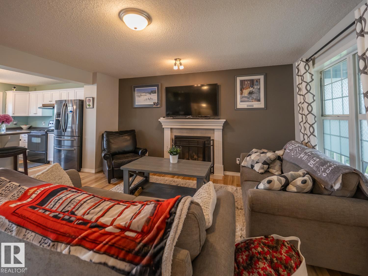 12124 17 AV SW - 4