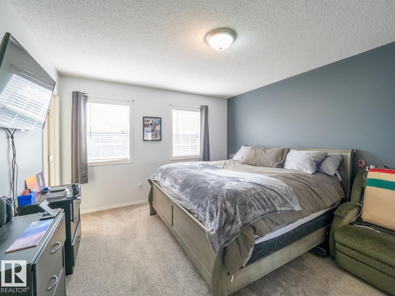 12124 17 AV SW - 18