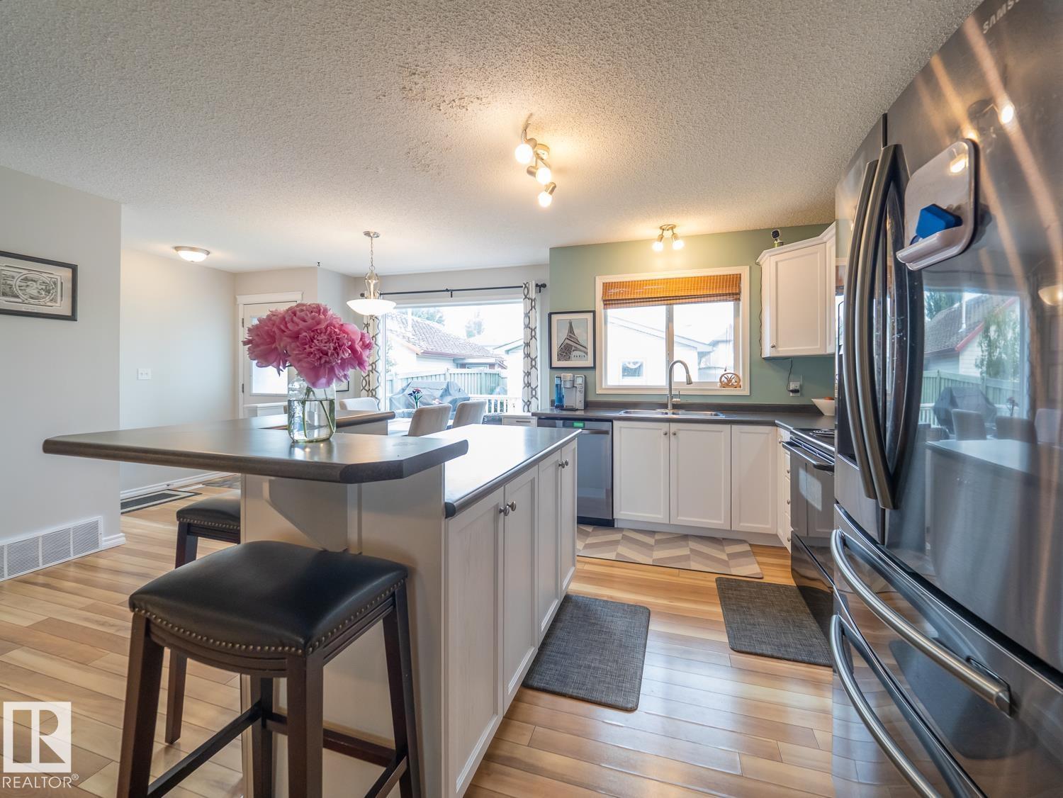 12124 17 AV SW - 8
