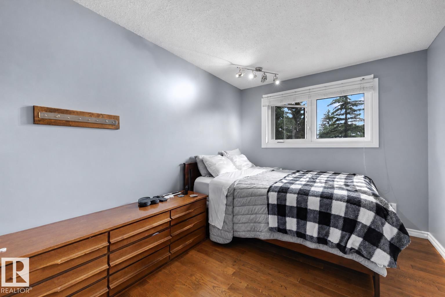 11233 34A AV NW - 21
