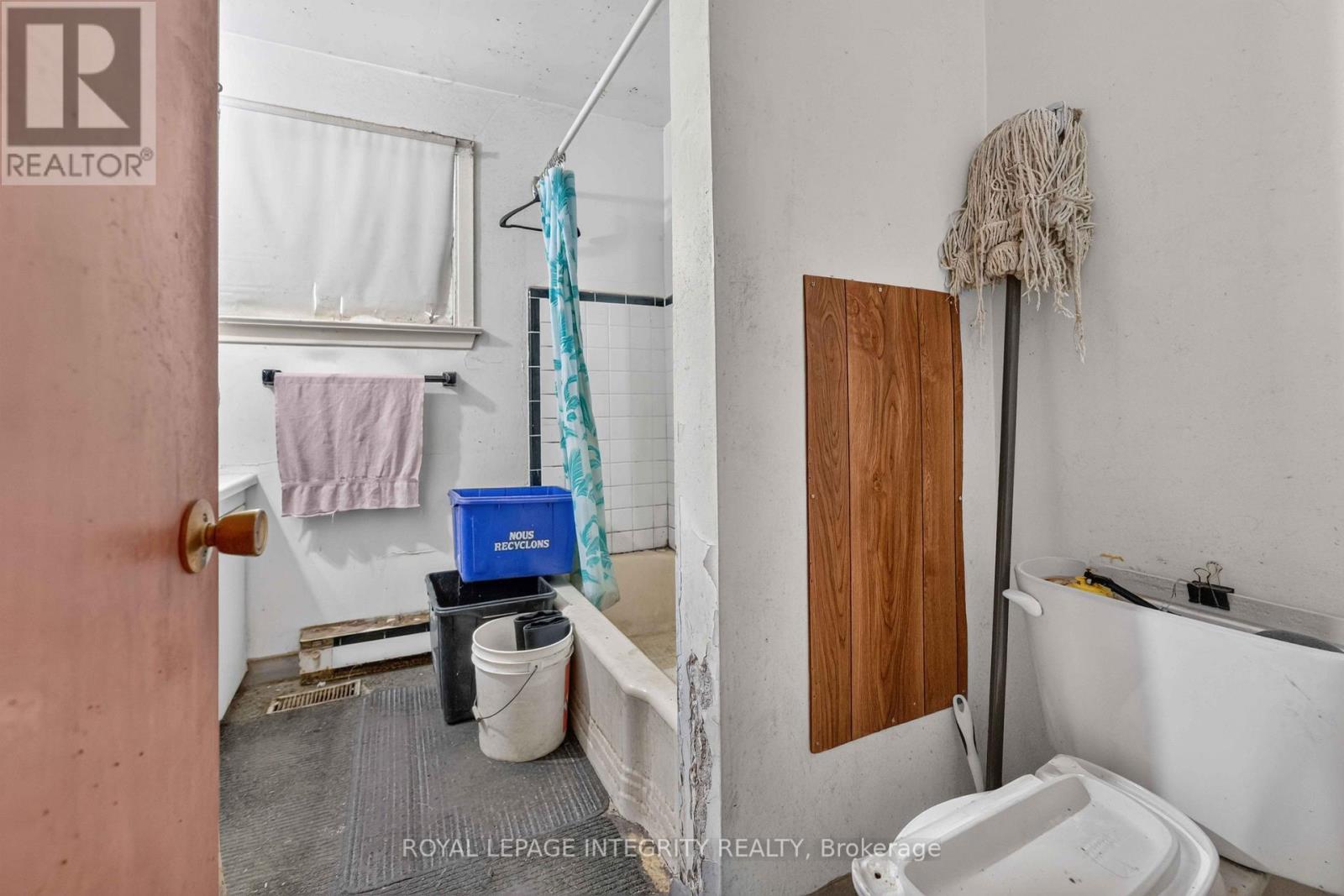 1274 WOODROFFE AVENUE - 10