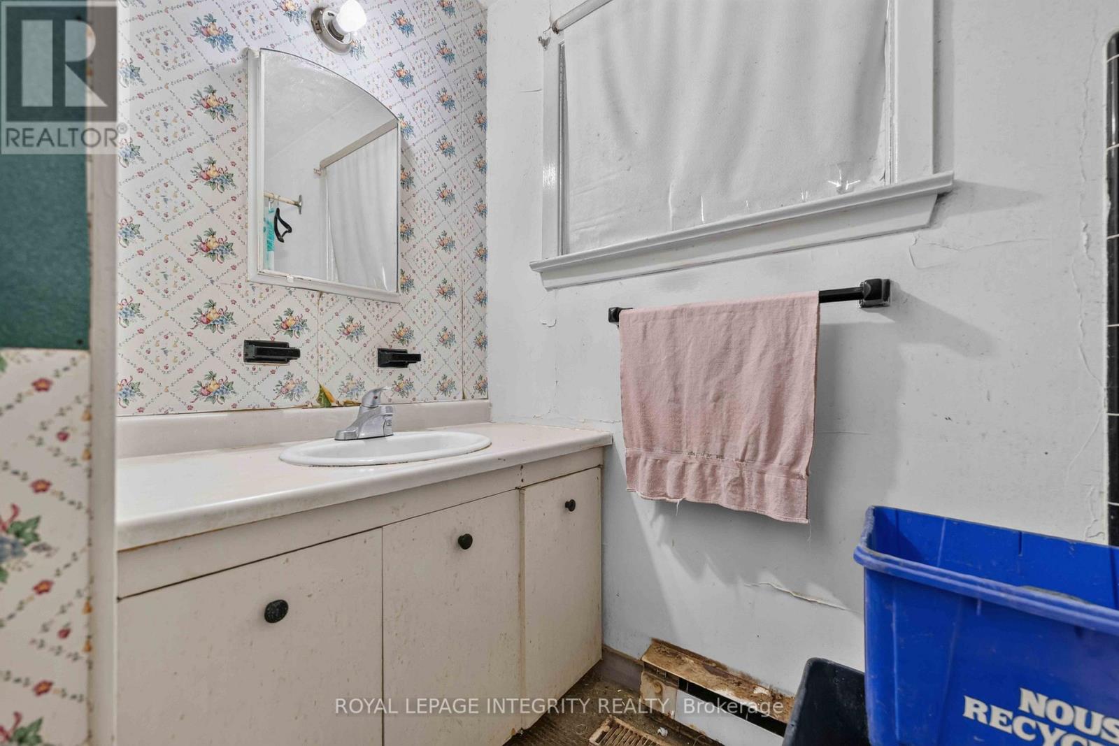 1274 WOODROFFE AVENUE - 11
