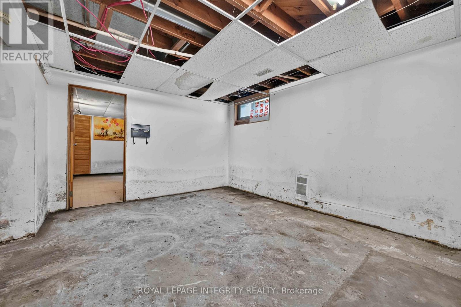 1274 WOODROFFE AVENUE - 21