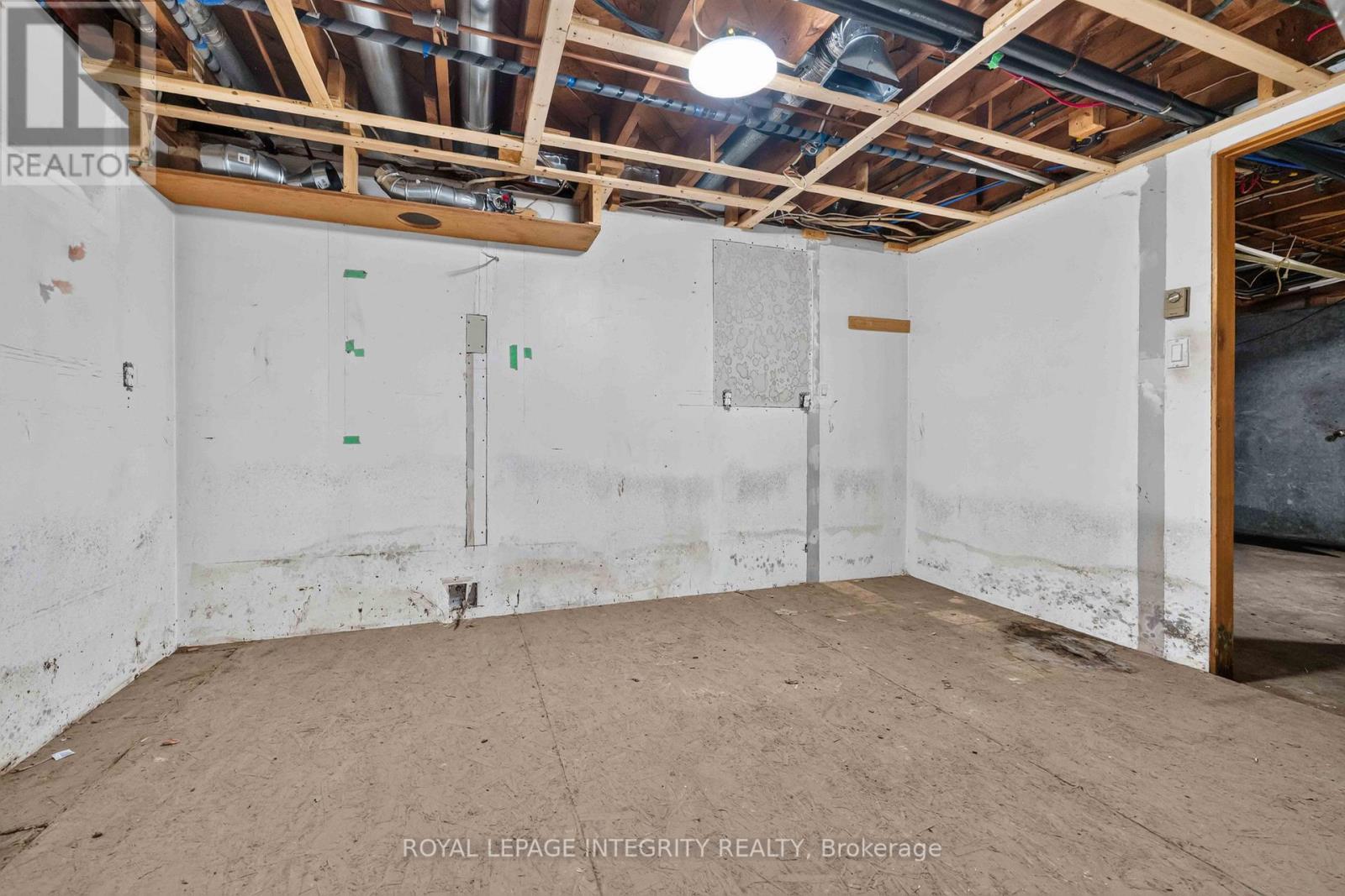 1274 WOODROFFE AVENUE - 23