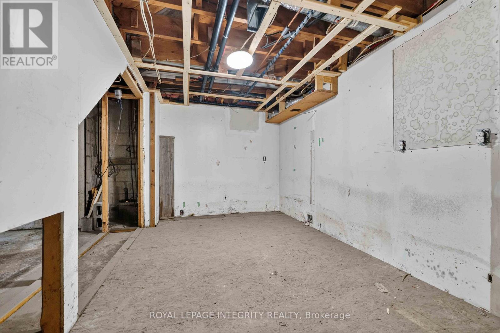 1274 WOODROFFE AVENUE - 24