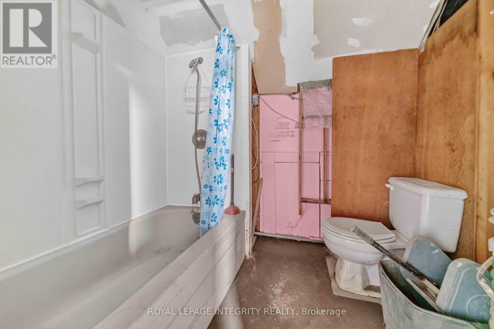 1274 WOODROFFE AVENUE - 26