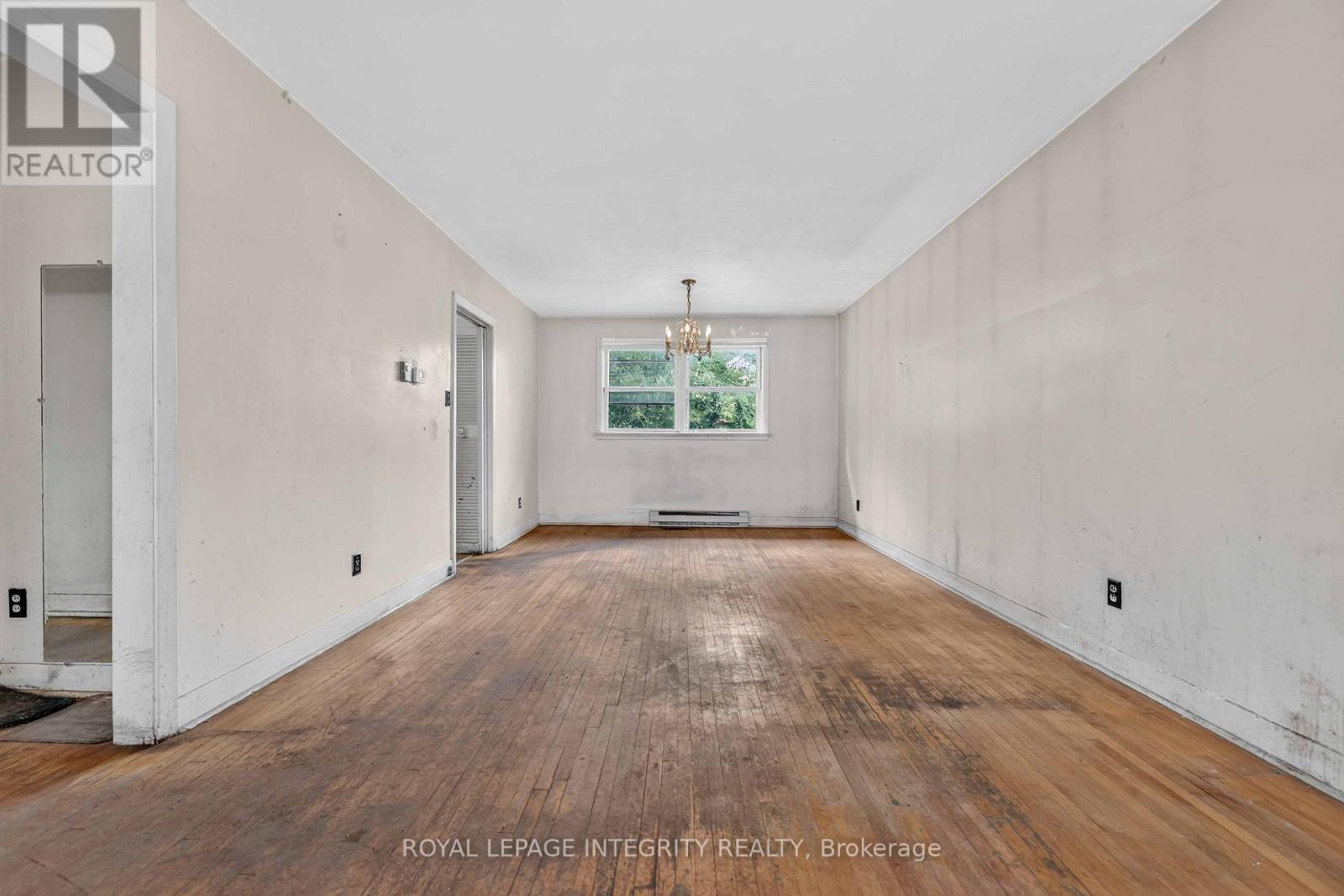 1274 WOODROFFE AVENUE - 4