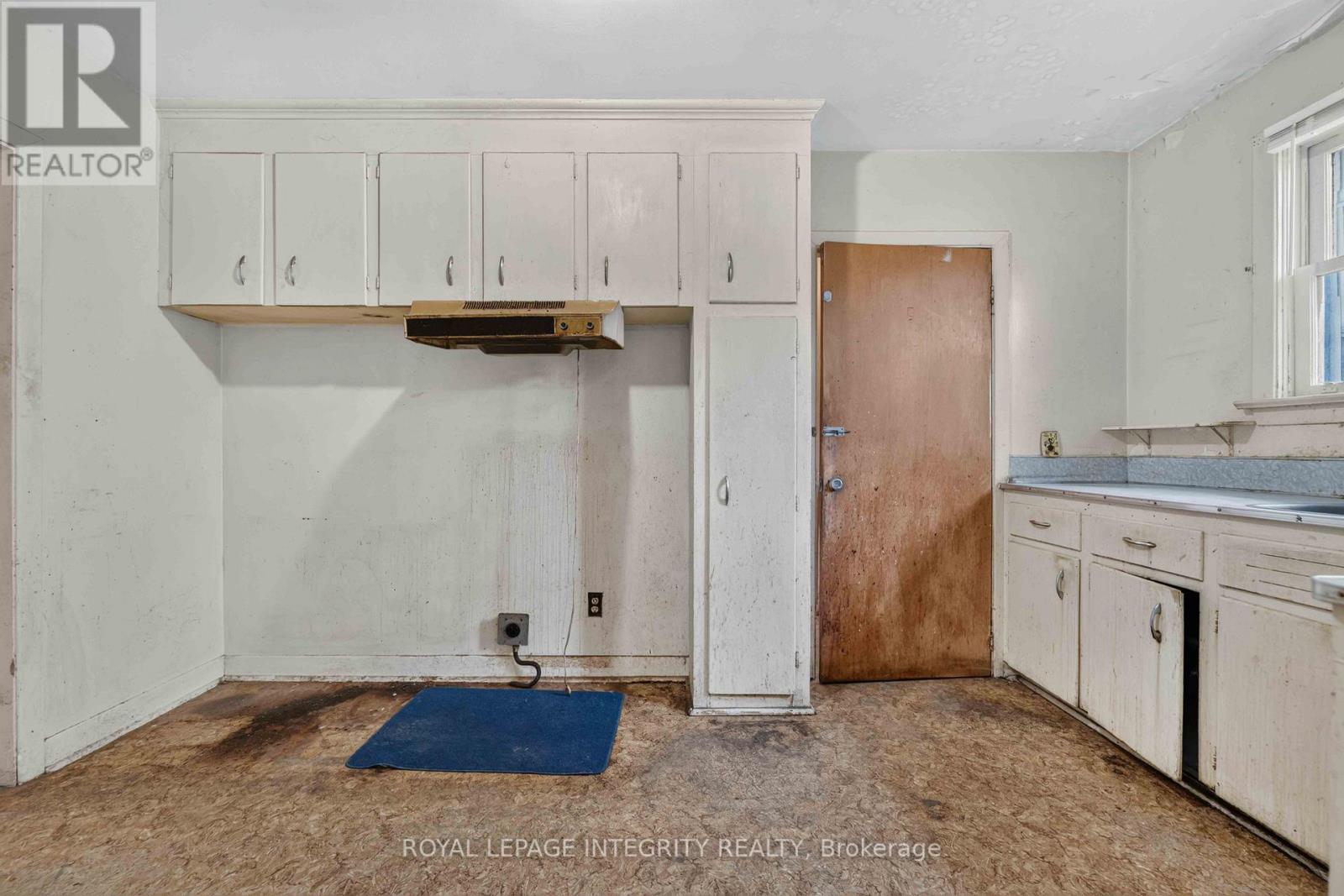 1274 WOODROFFE AVENUE - 7