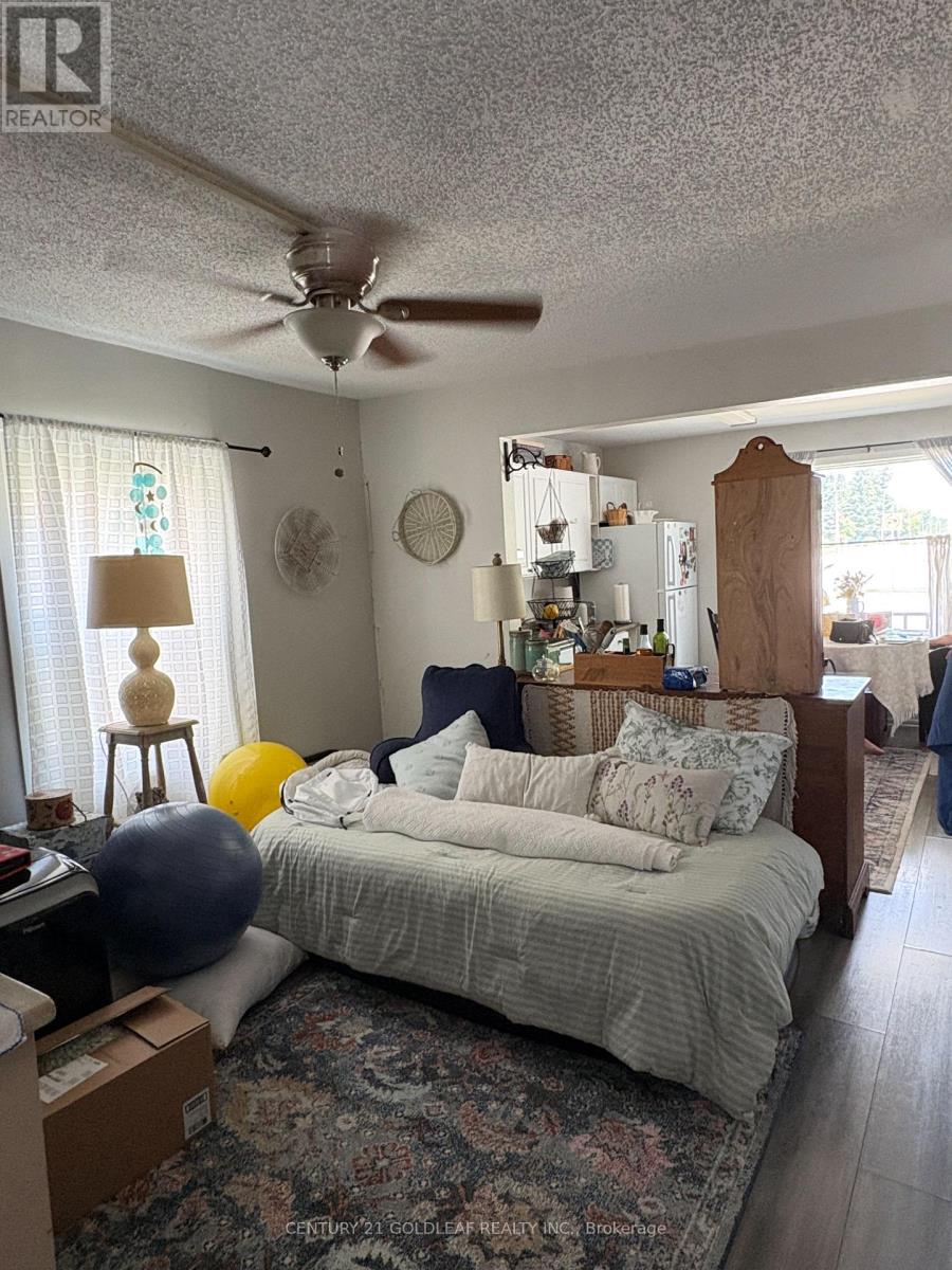 3766 CHAMPLAIN STREET - 17