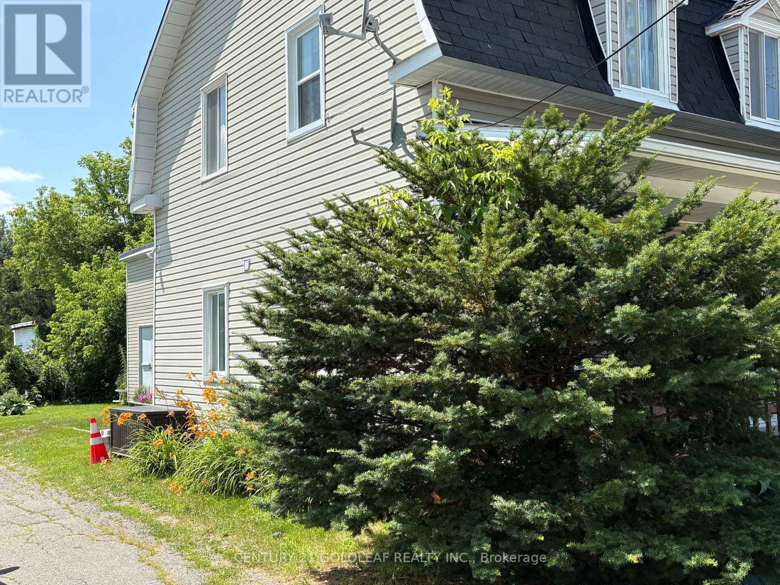 3766 CHAMPLAIN STREET - 4