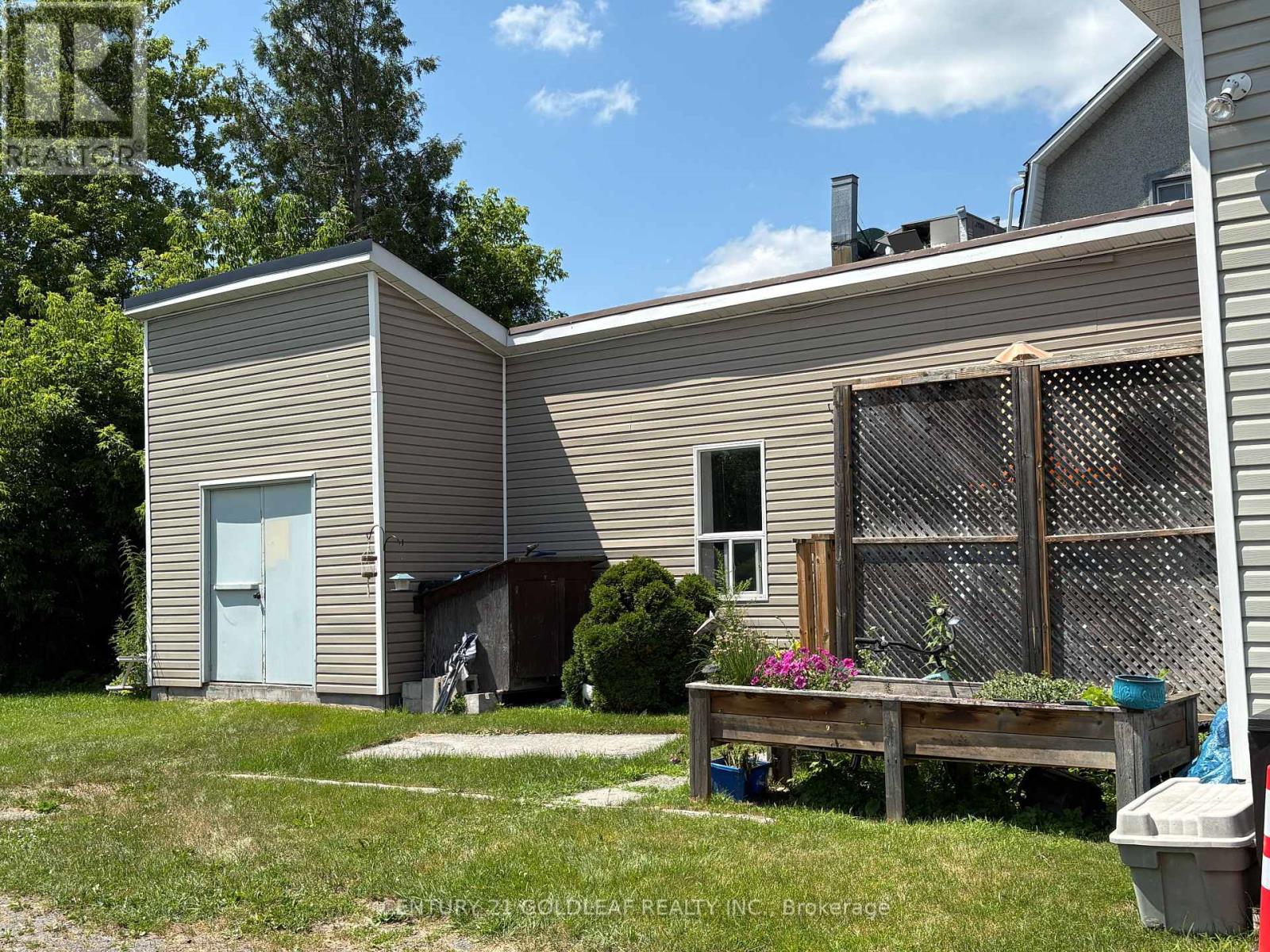 3766 CHAMPLAIN STREET - 6