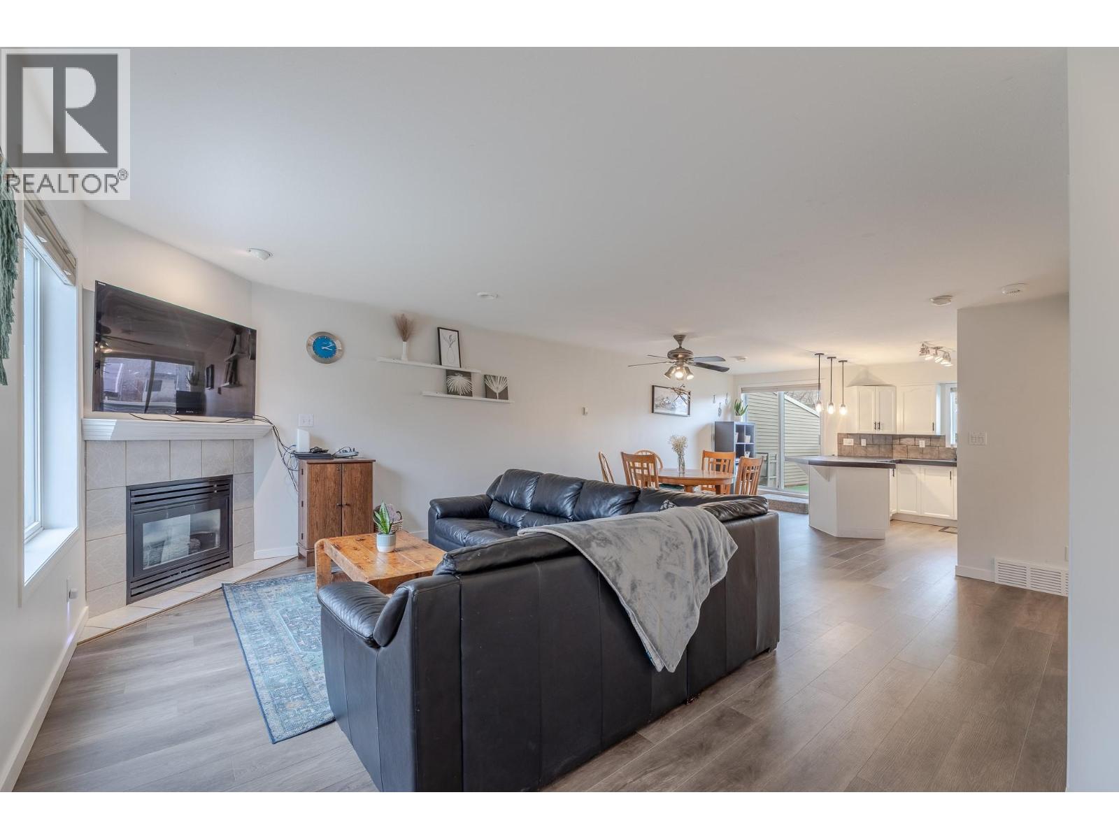 #105 99 CALGARY Avenue - 1