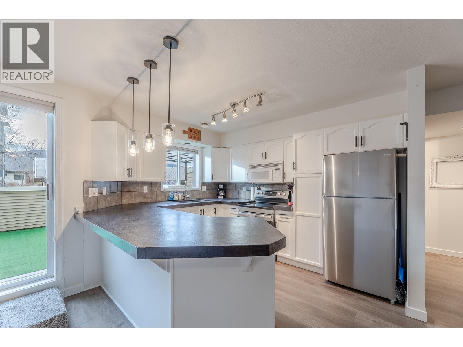 #105 99 CALGARY Avenue - 3