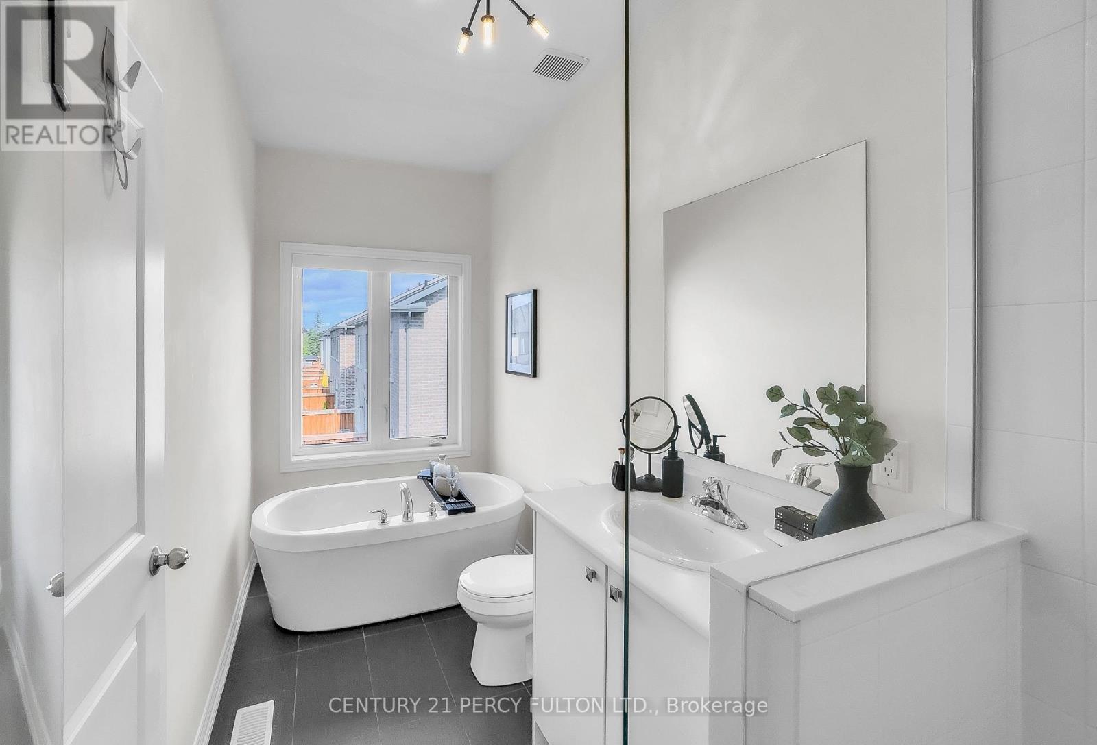 54 CONARTY CRESCENT - 25