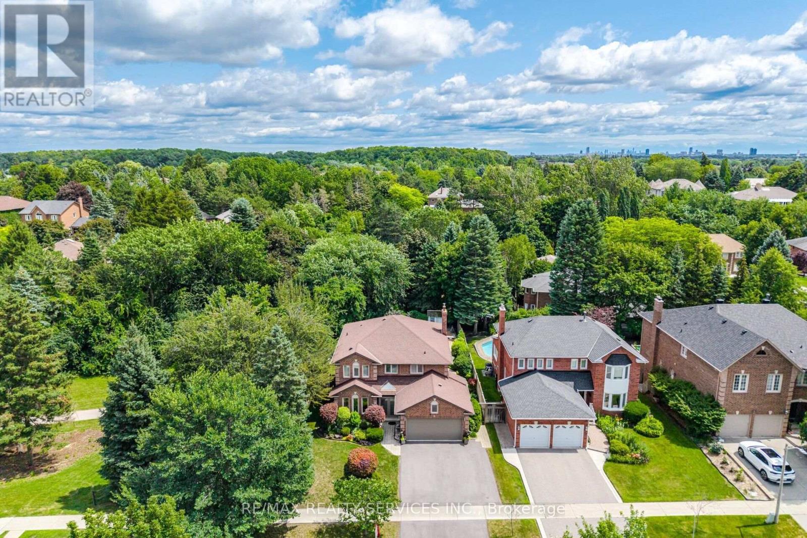29 CHRISTIE DRIVE - 1