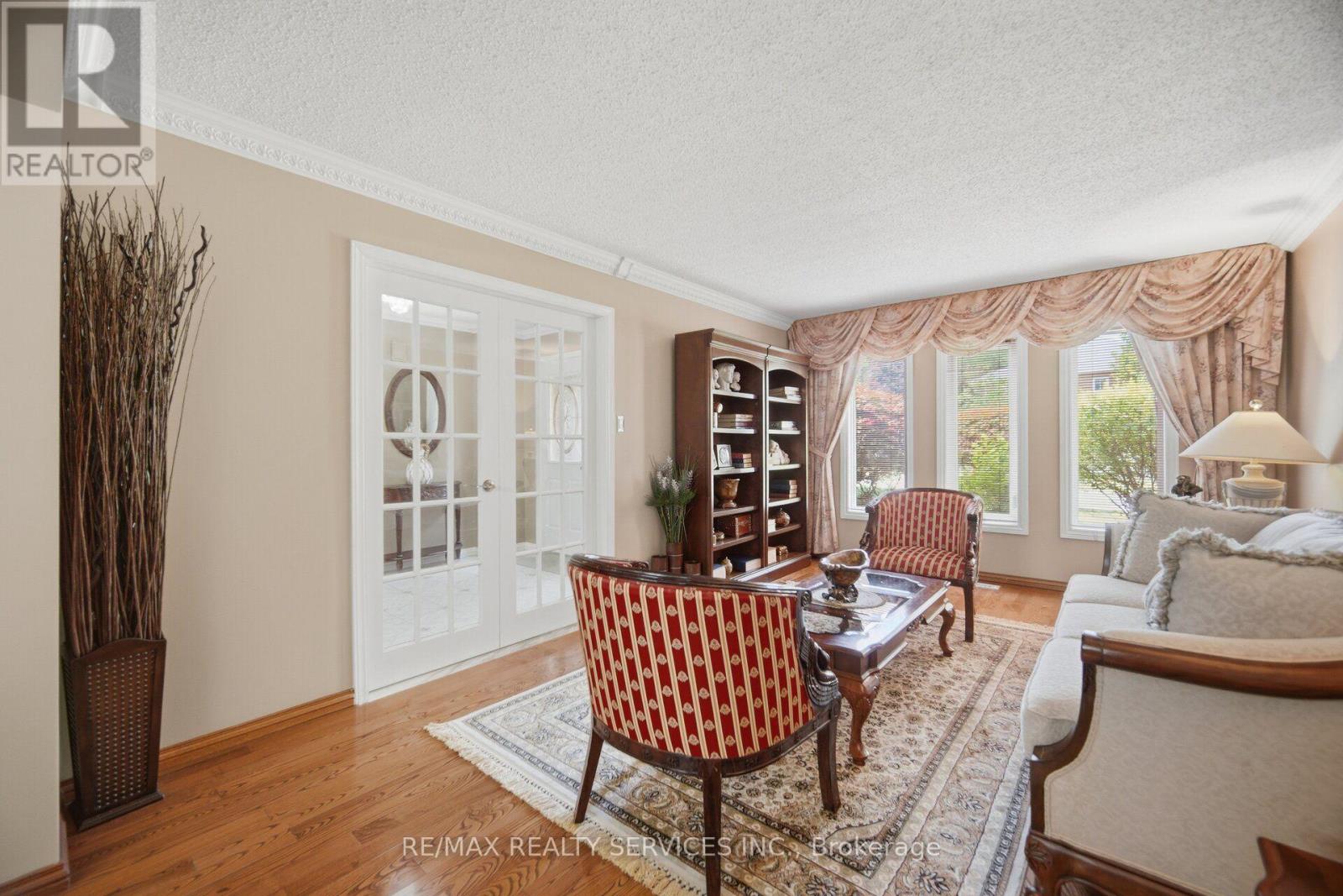 29 CHRISTIE DRIVE - 11