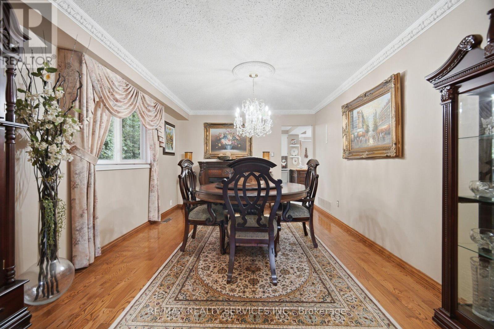 29 CHRISTIE DRIVE - 13