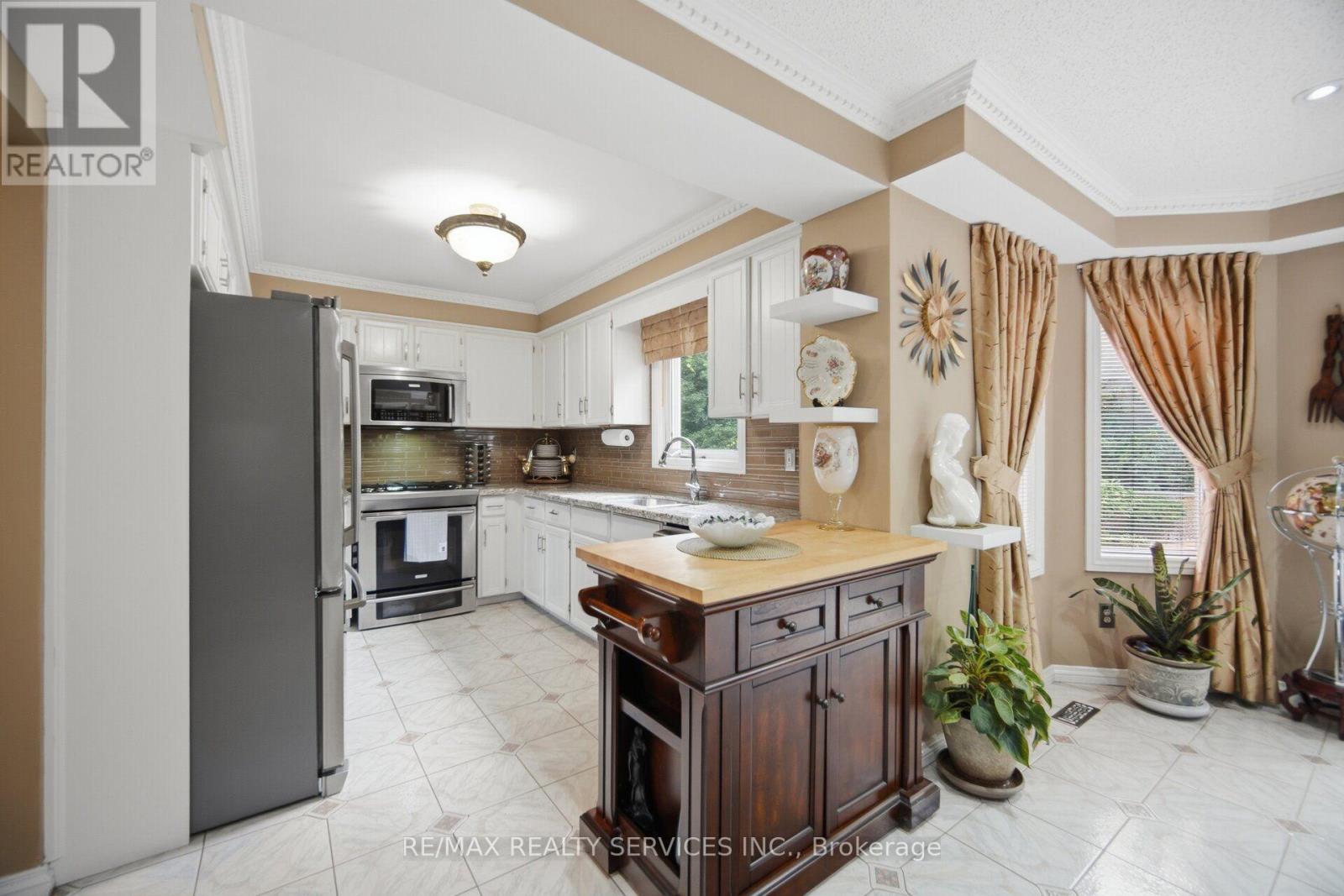 29 CHRISTIE DRIVE - 16