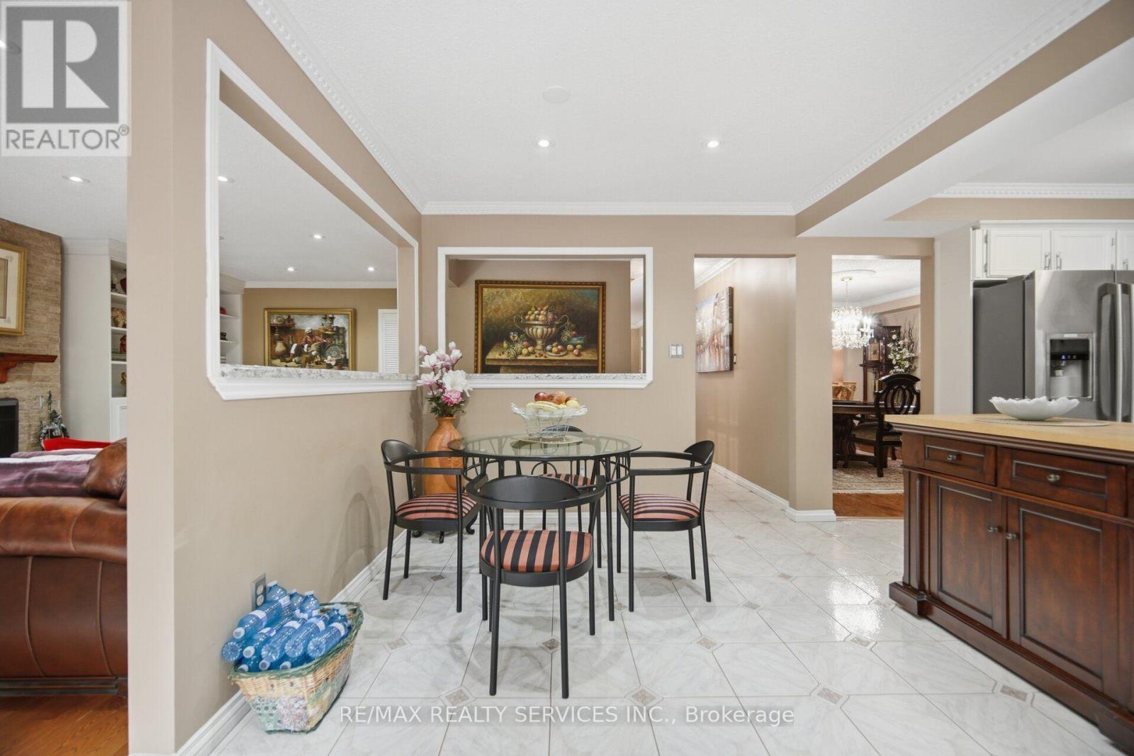 29 CHRISTIE DRIVE - 18