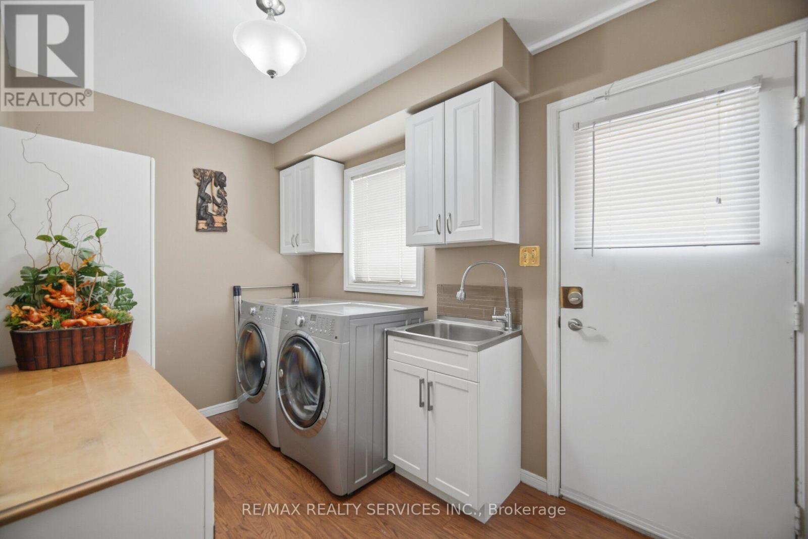 29 CHRISTIE DRIVE - 23