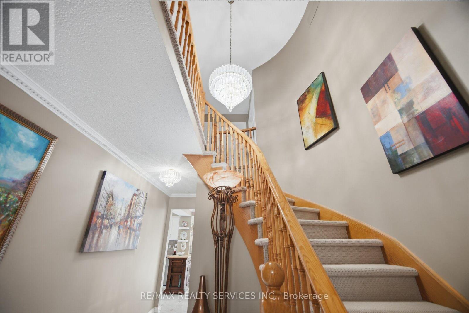 29 CHRISTIE DRIVE - 25