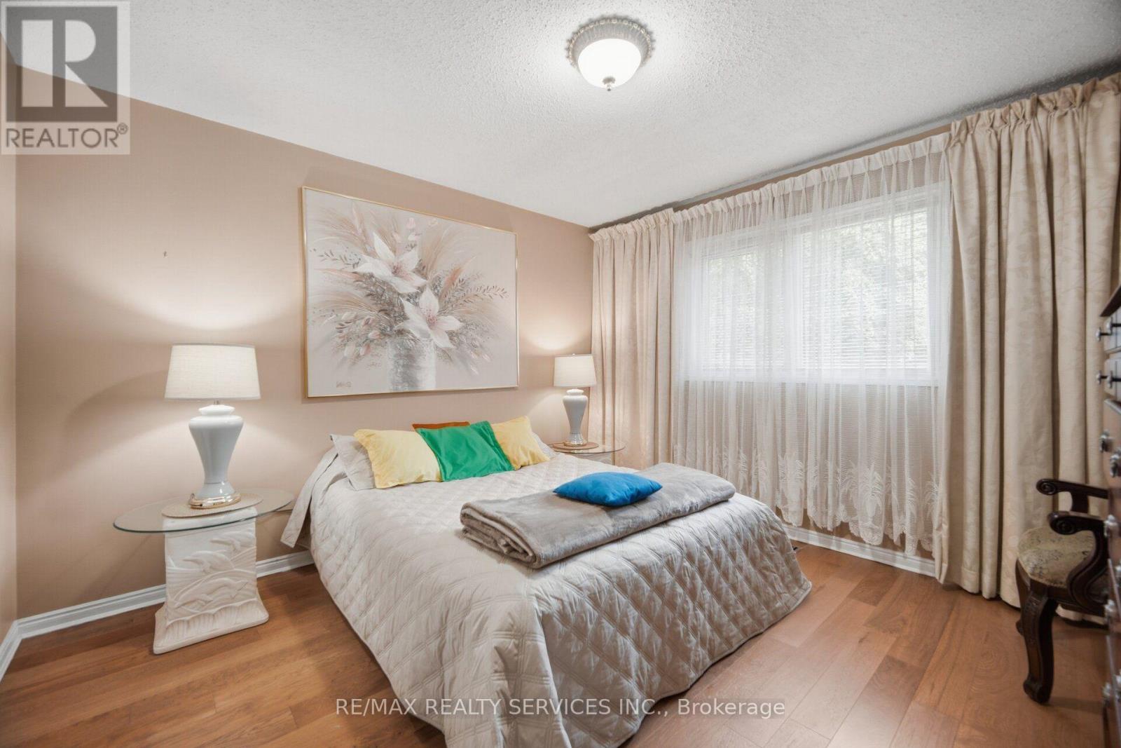29 CHRISTIE DRIVE - 32