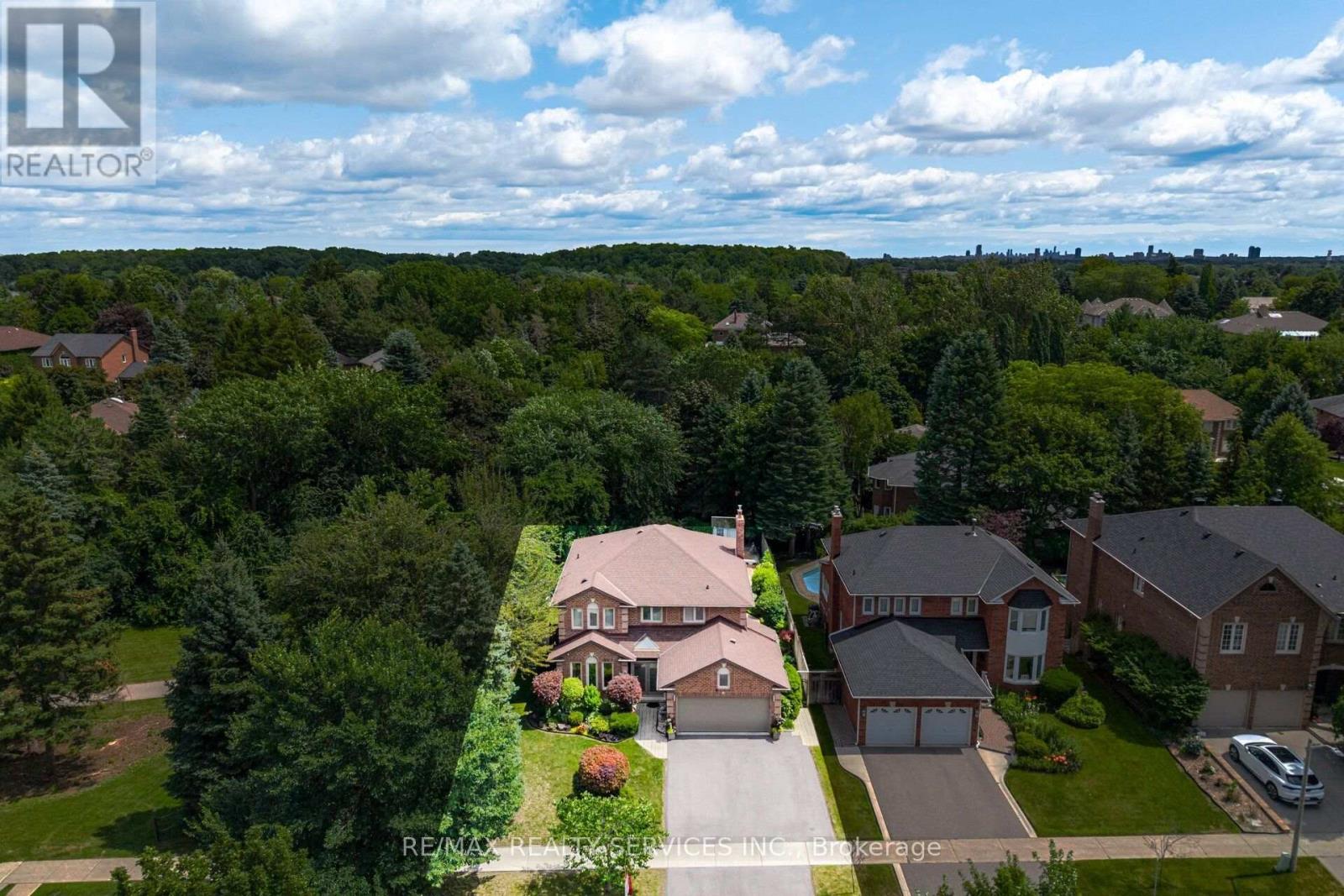 29 CHRISTIE DRIVE - 4