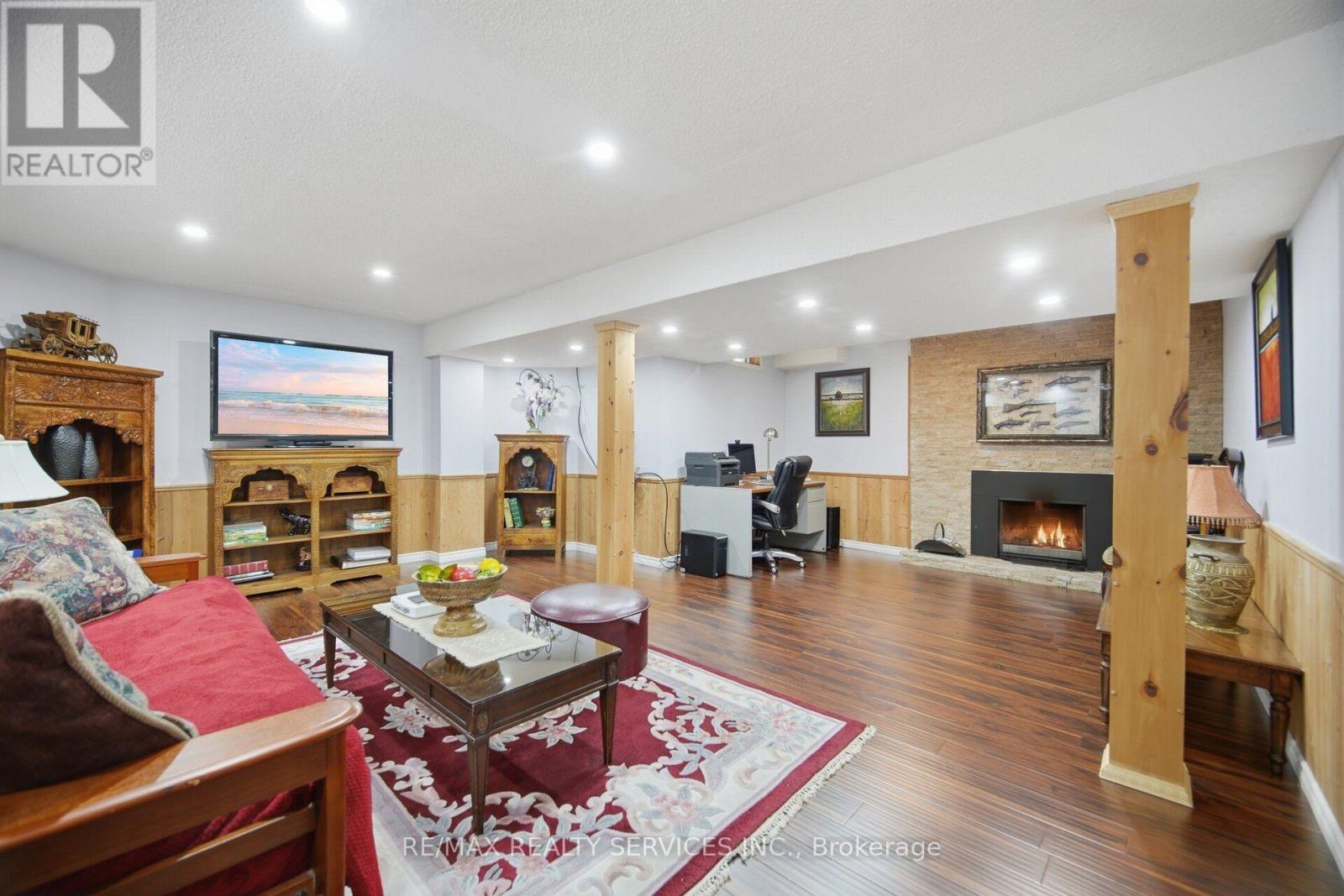 29 CHRISTIE DRIVE - 40