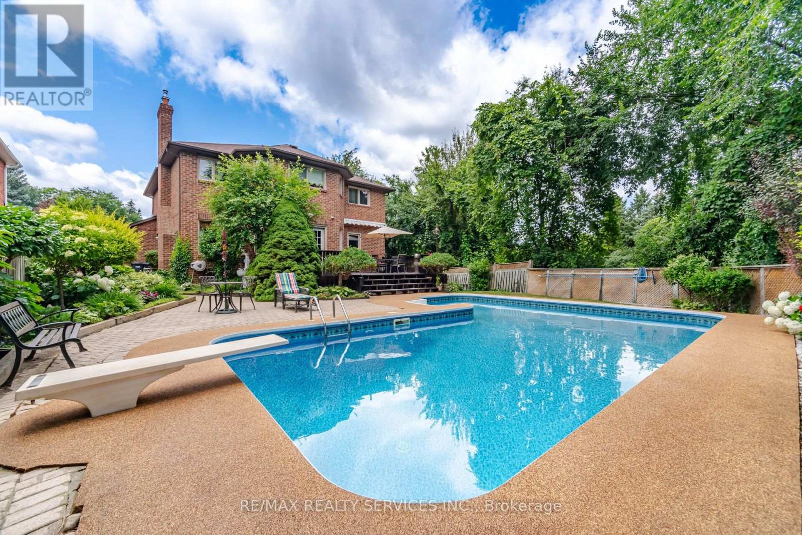 29 CHRISTIE DRIVE - 50