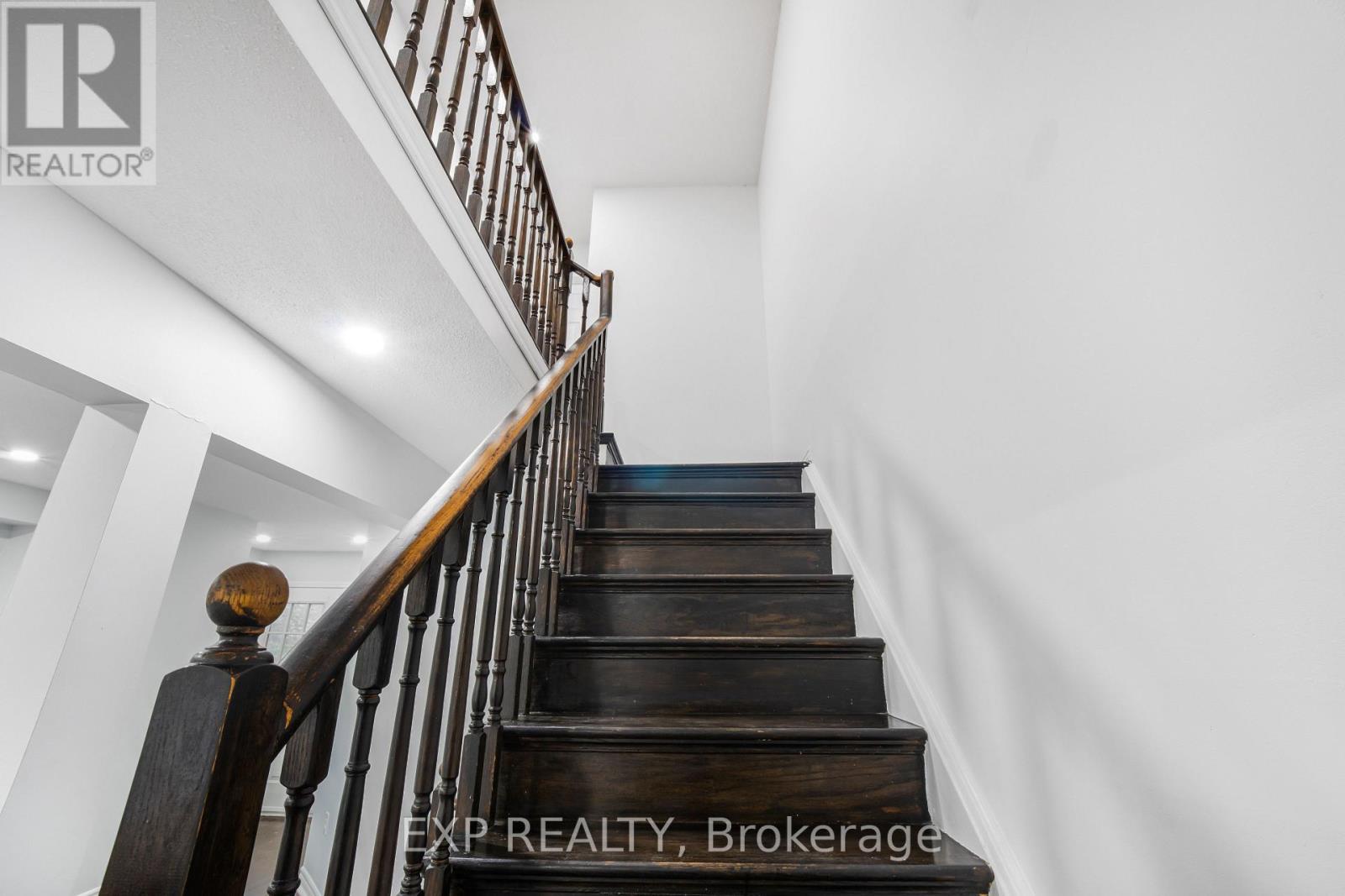128 OLYMPIA CRESCENT - 11