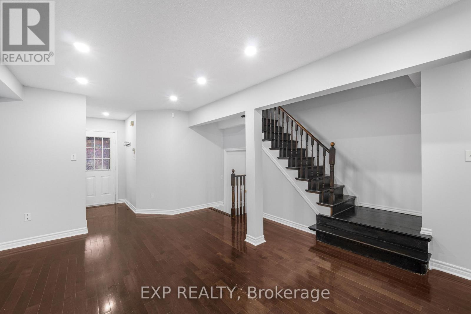 128 OLYMPIA CRESCENT - 2