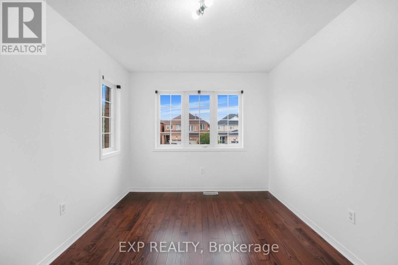 128 OLYMPIA CRESCENT - 20
