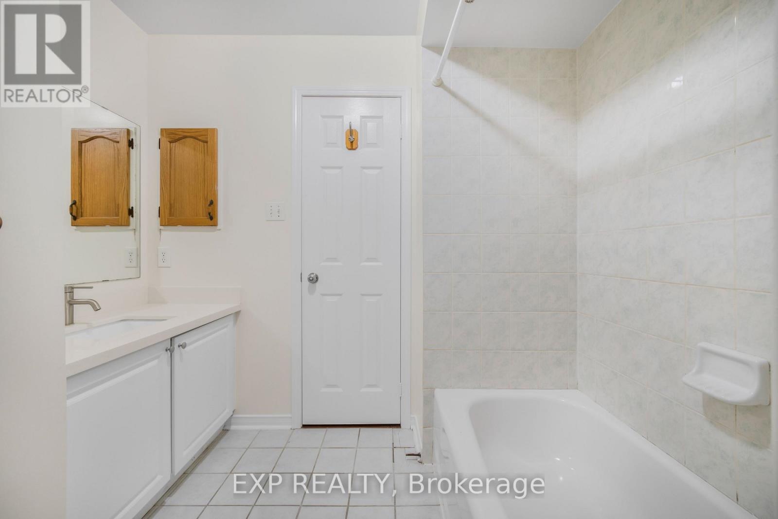 128 OLYMPIA CRESCENT - 21