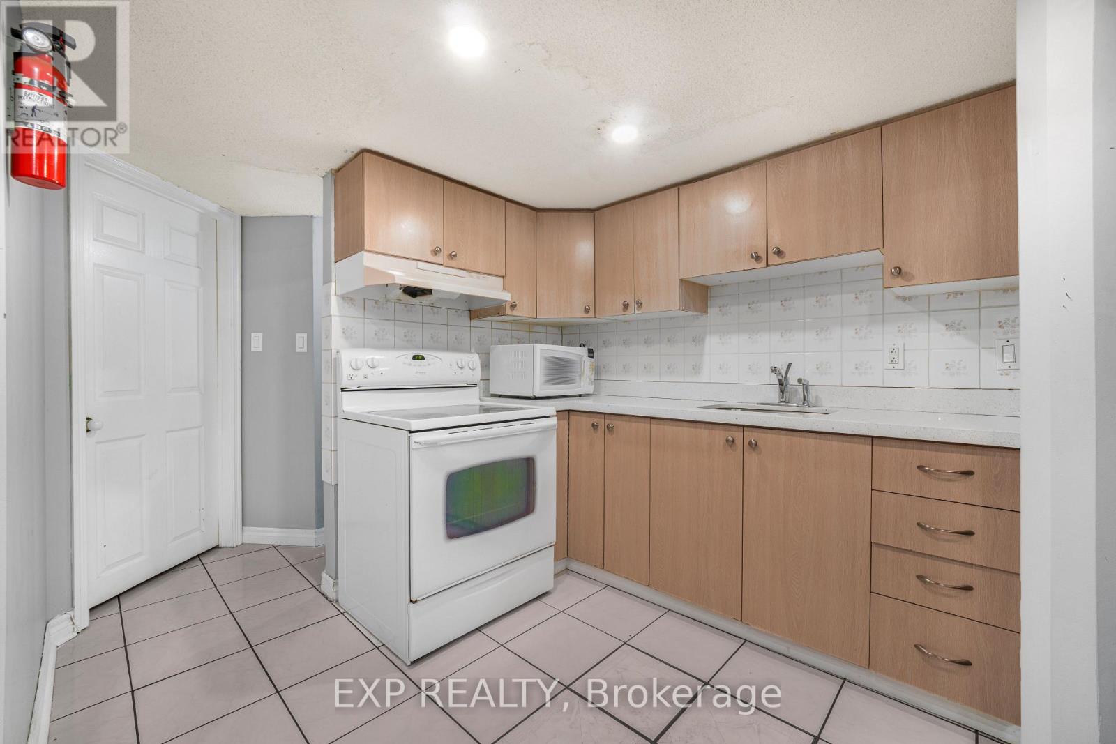 128 OLYMPIA CRESCENT - 22