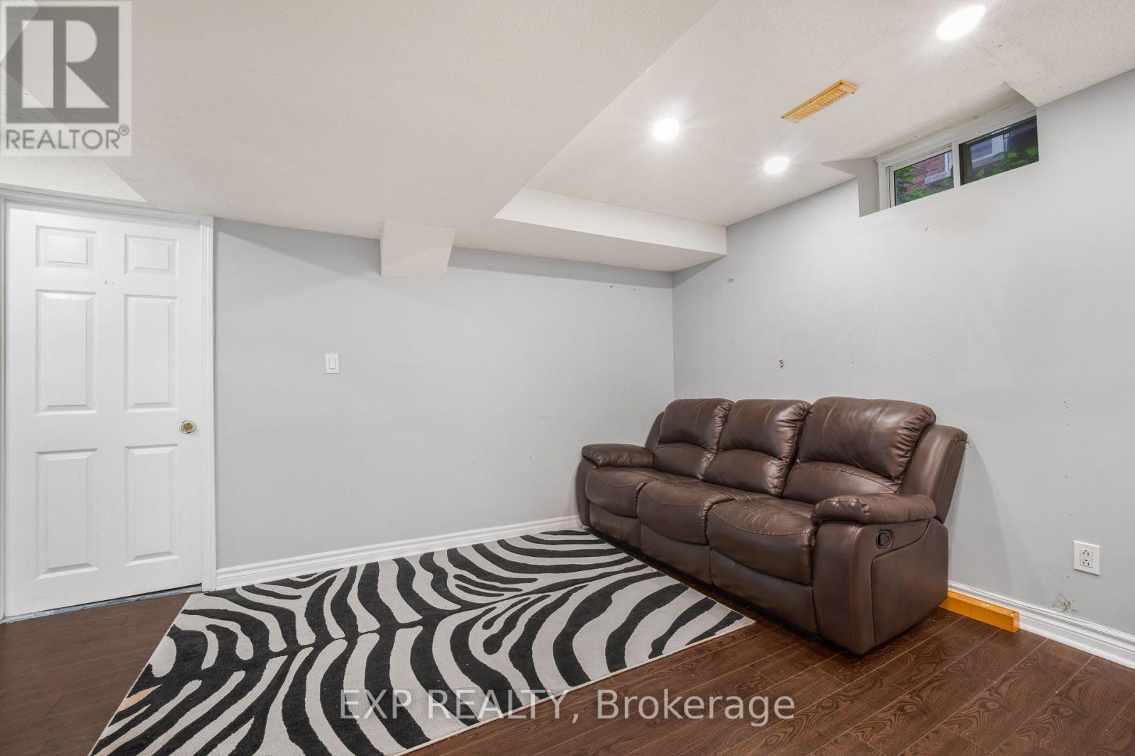 128 OLYMPIA CRESCENT - 23