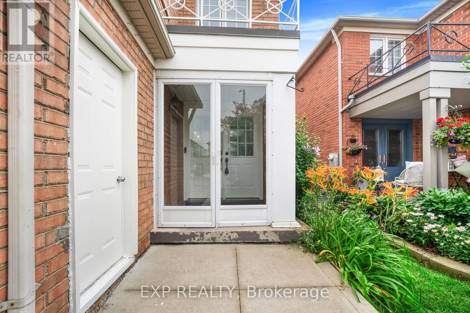 128 OLYMPIA CRESCENT - 25