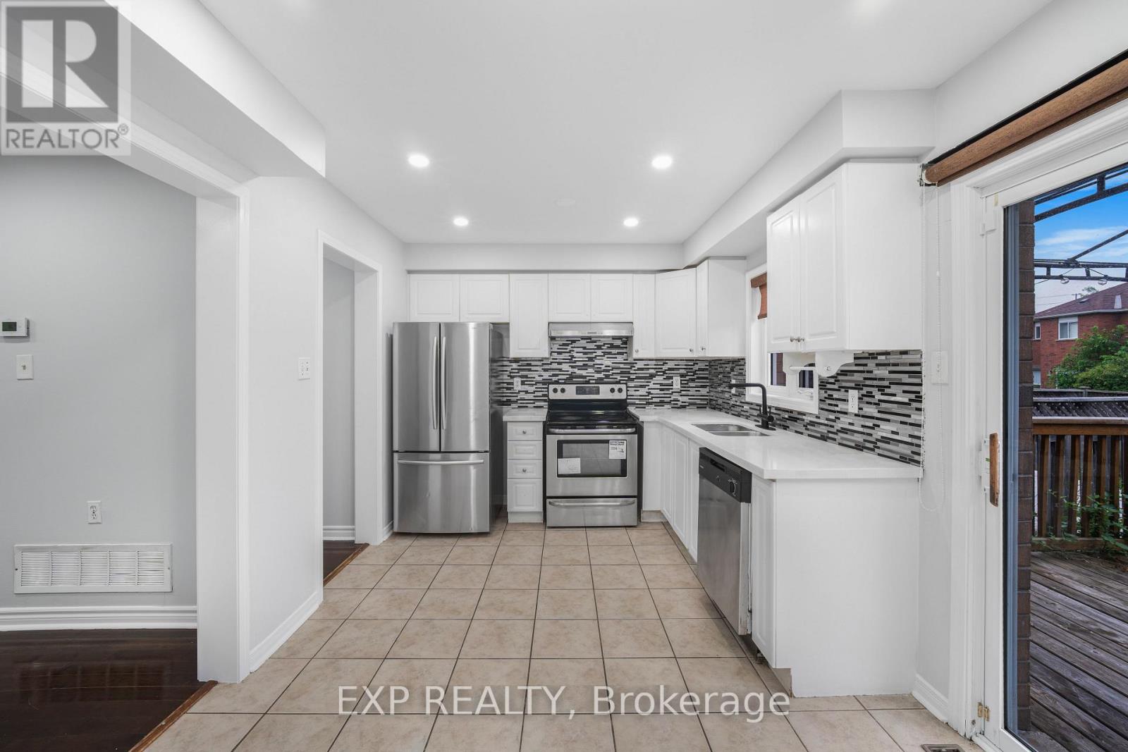128 OLYMPIA CRESCENT - 4
