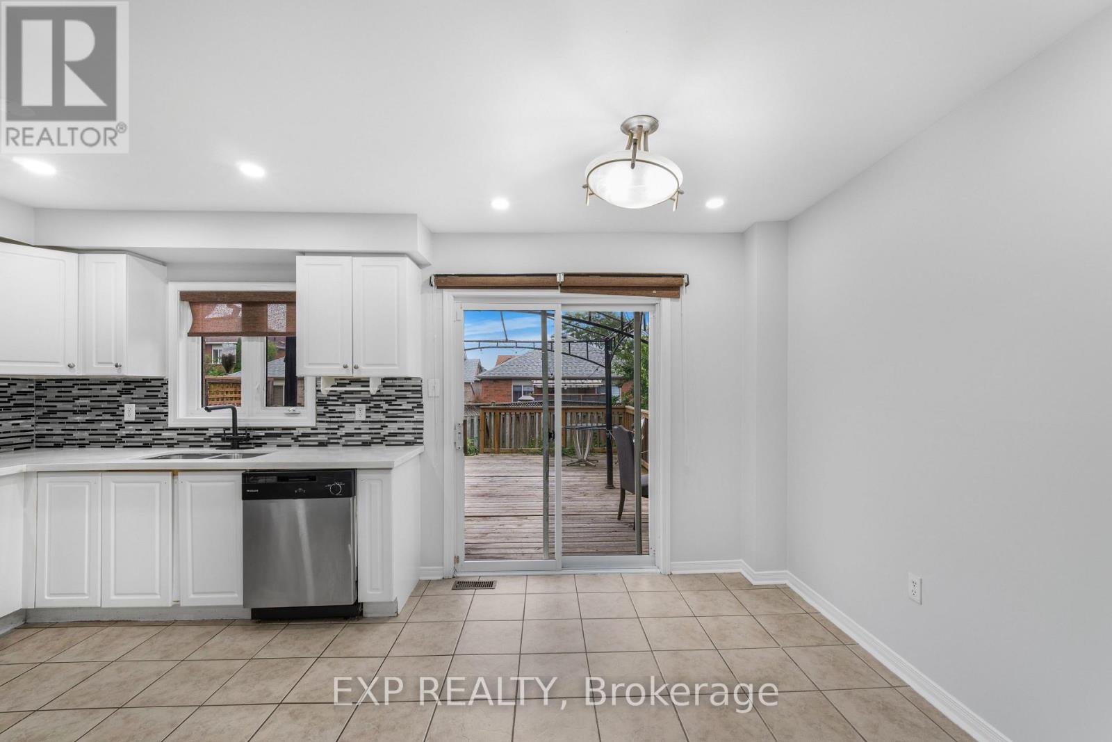 128 OLYMPIA CRESCENT - 5