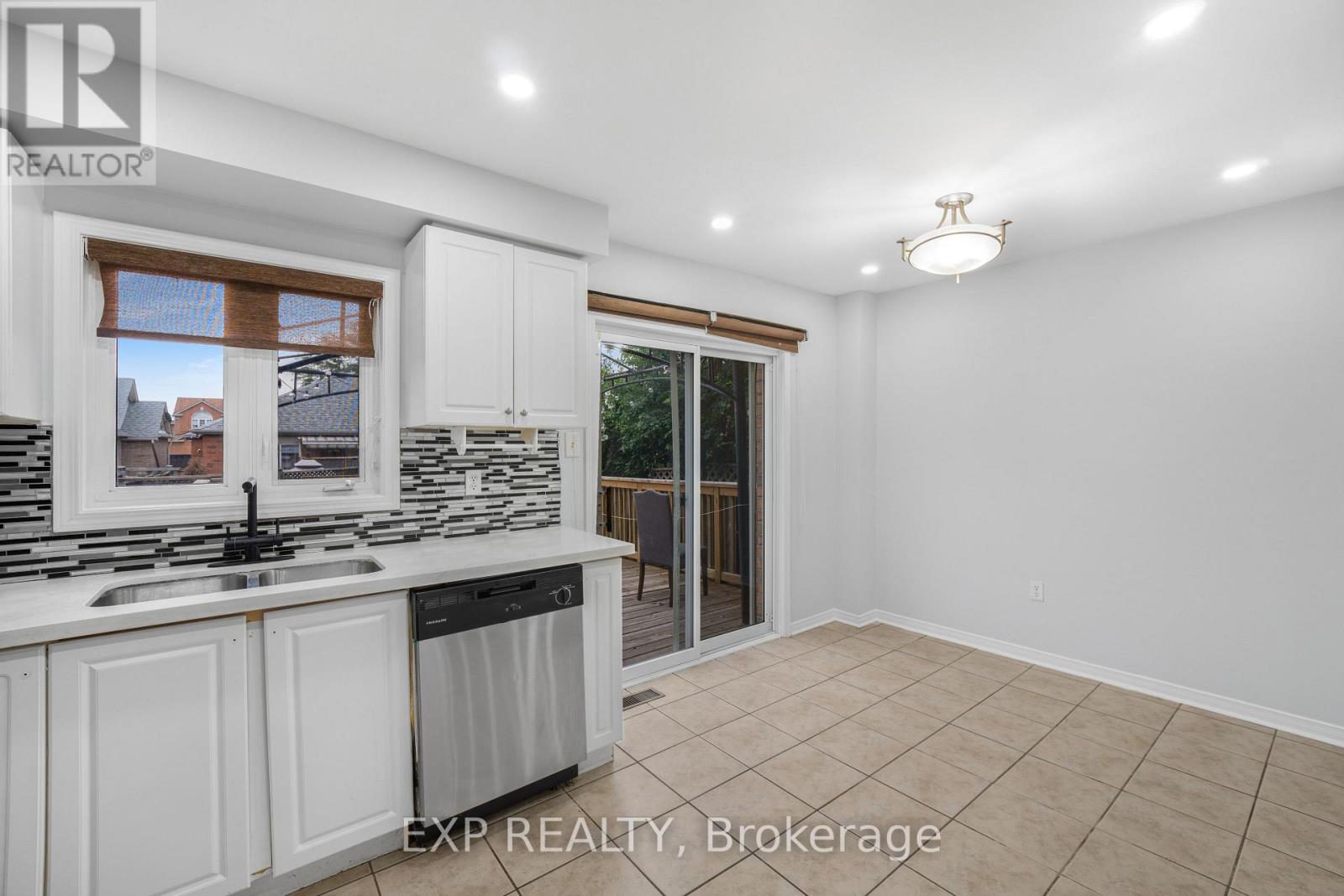 128 OLYMPIA CRESCENT - 6