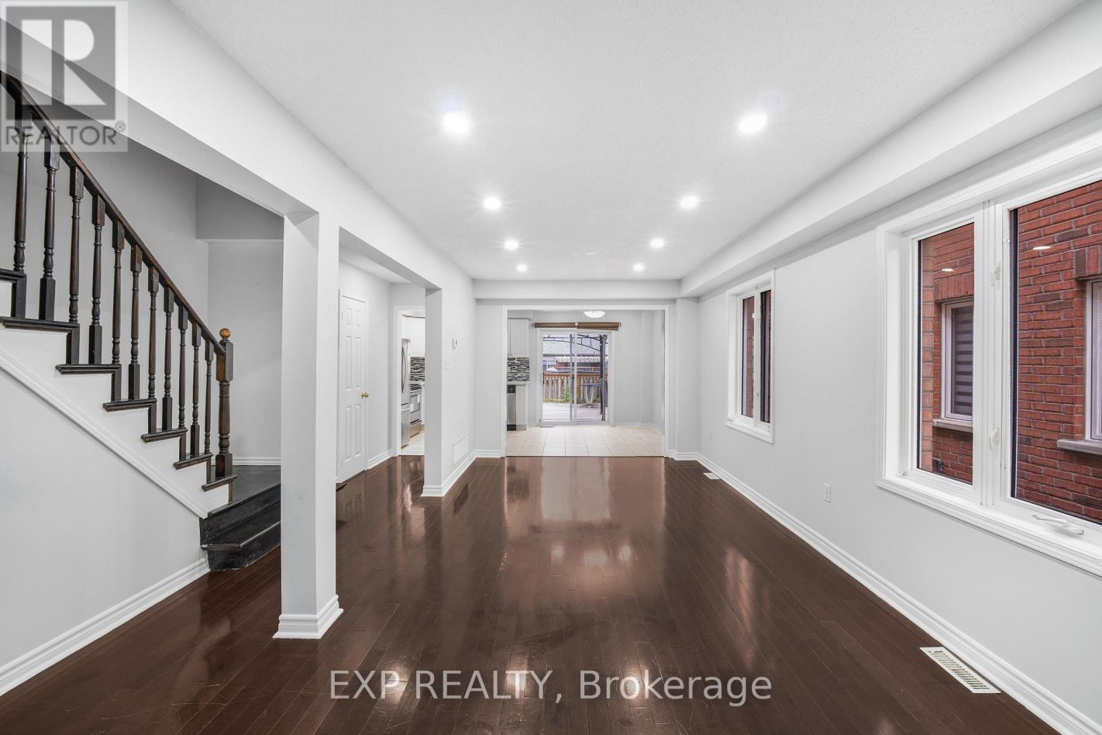 128 OLYMPIA CRESCENT - 8