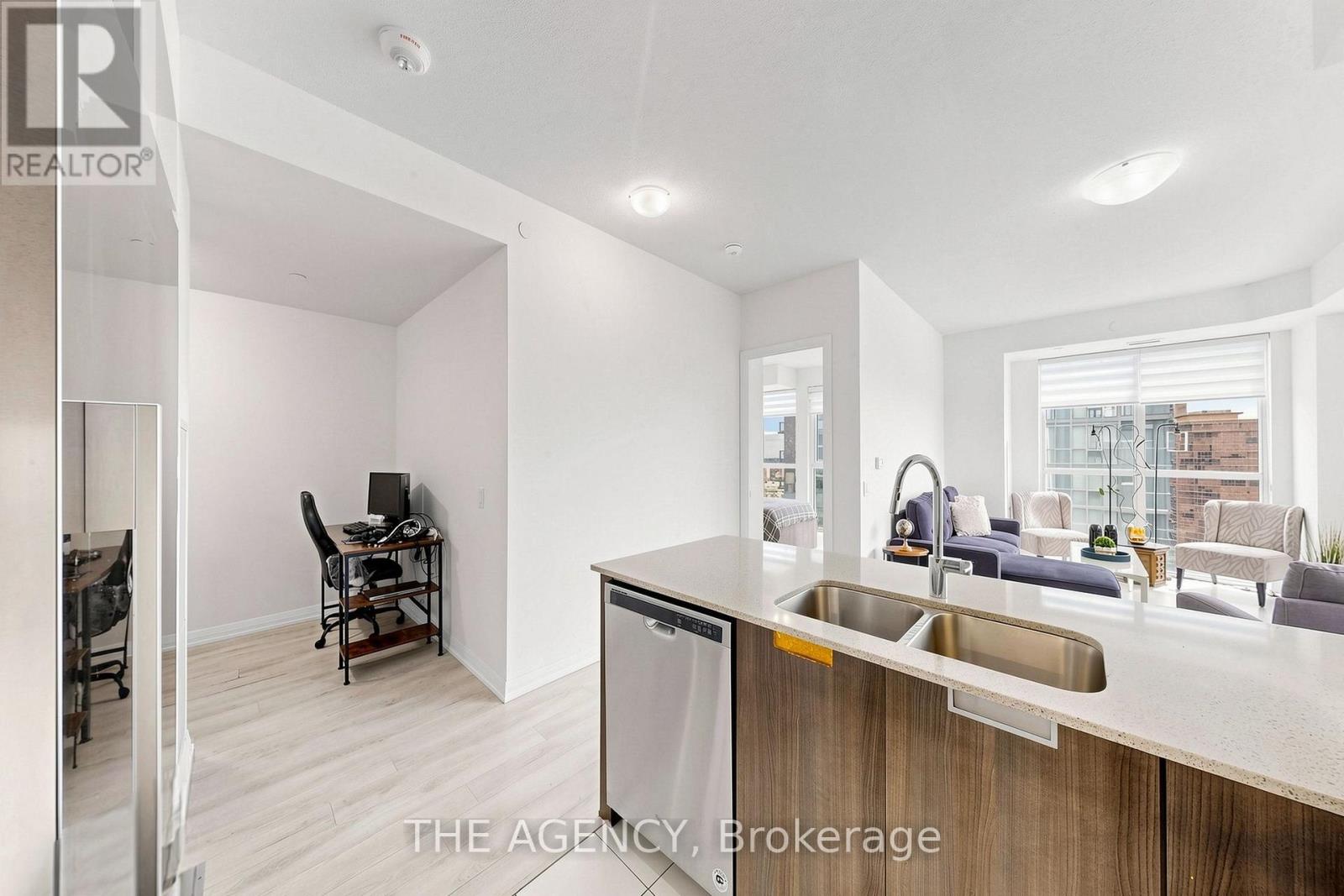 #1404 65 WATERGARDEN DRIVE - 11