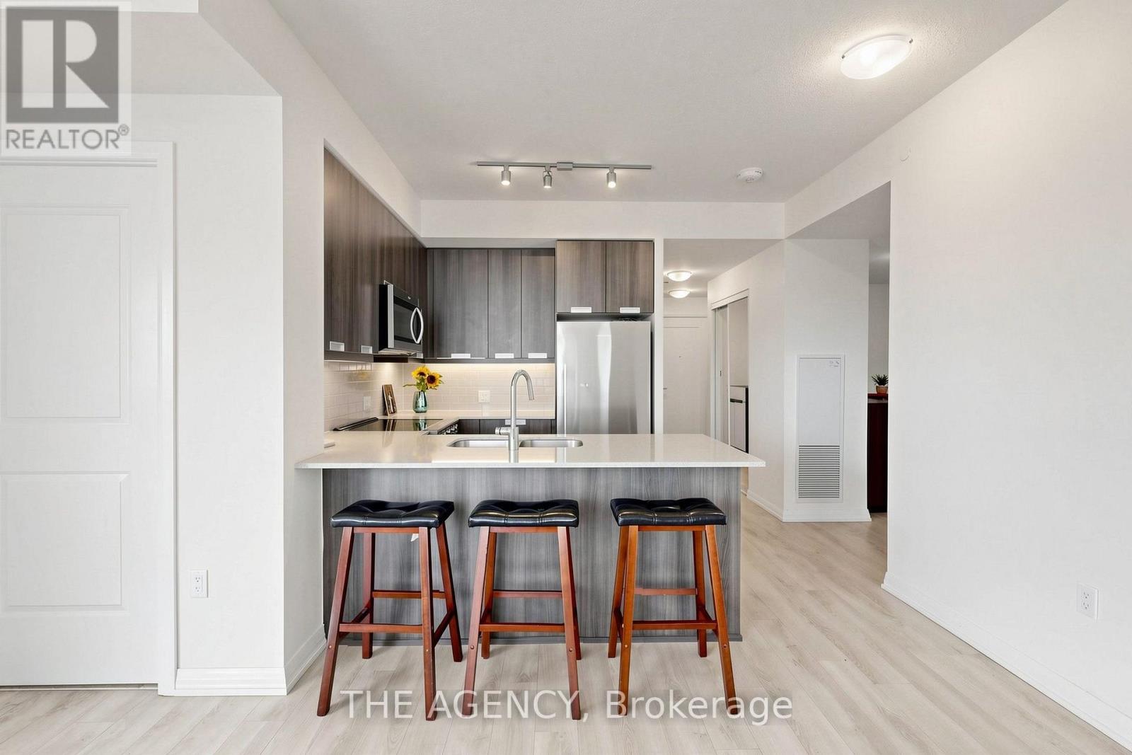 #1404 65 WATERGARDEN DRIVE - 16