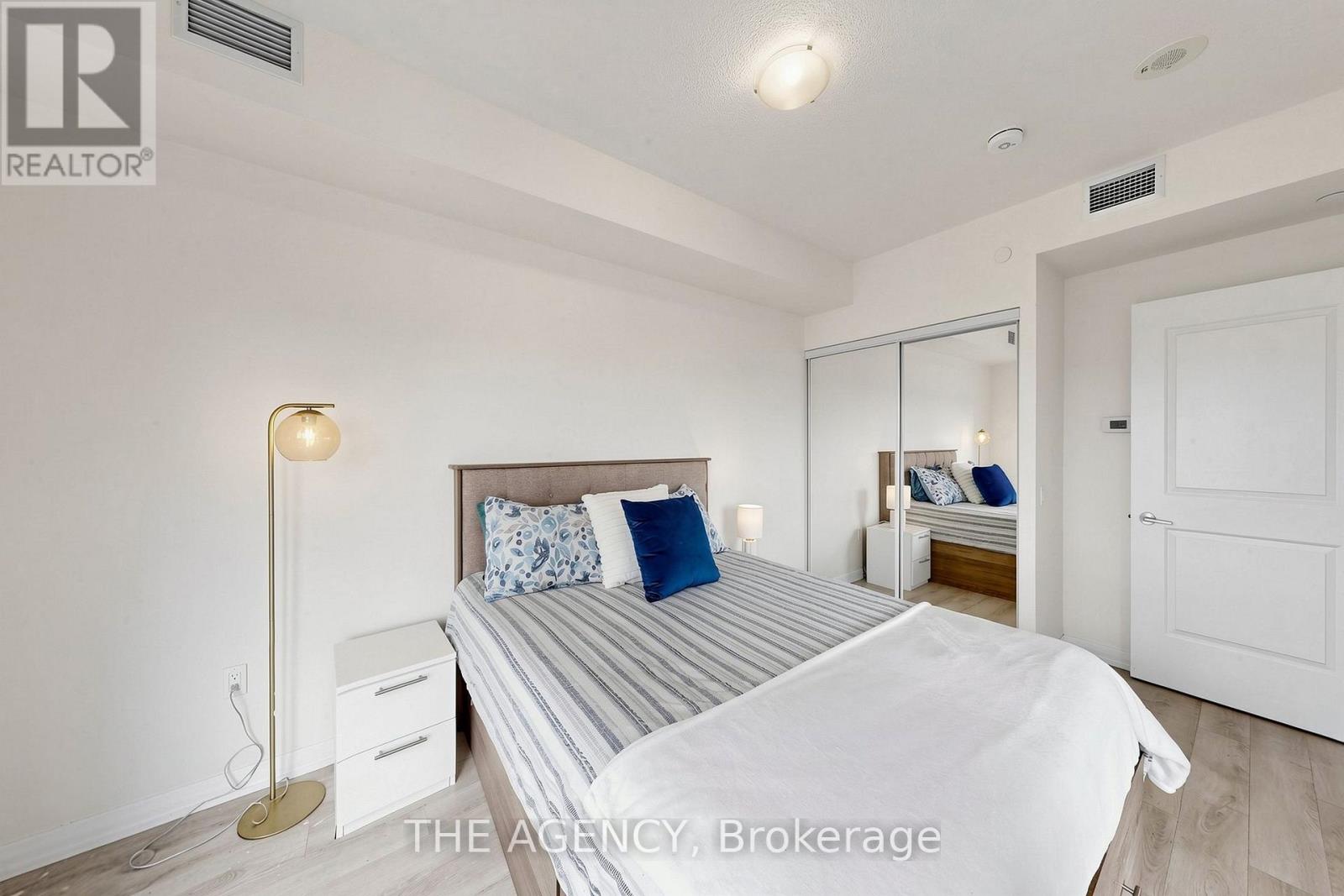 #1404 65 WATERGARDEN DRIVE - 18