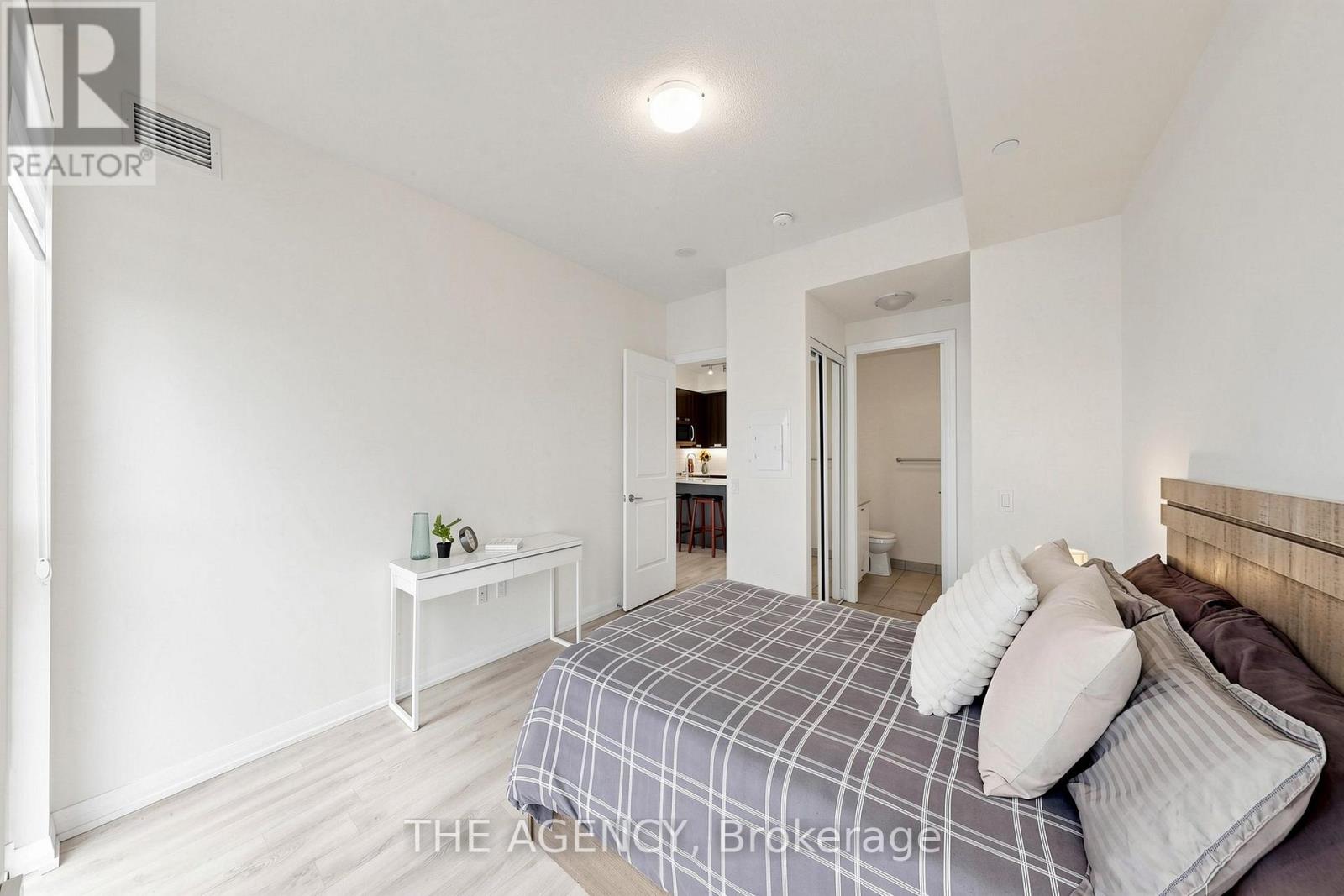 #1404 65 WATERGARDEN DRIVE - 21