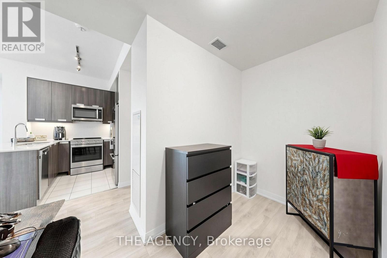 #1404 65 WATERGARDEN DRIVE - 22
