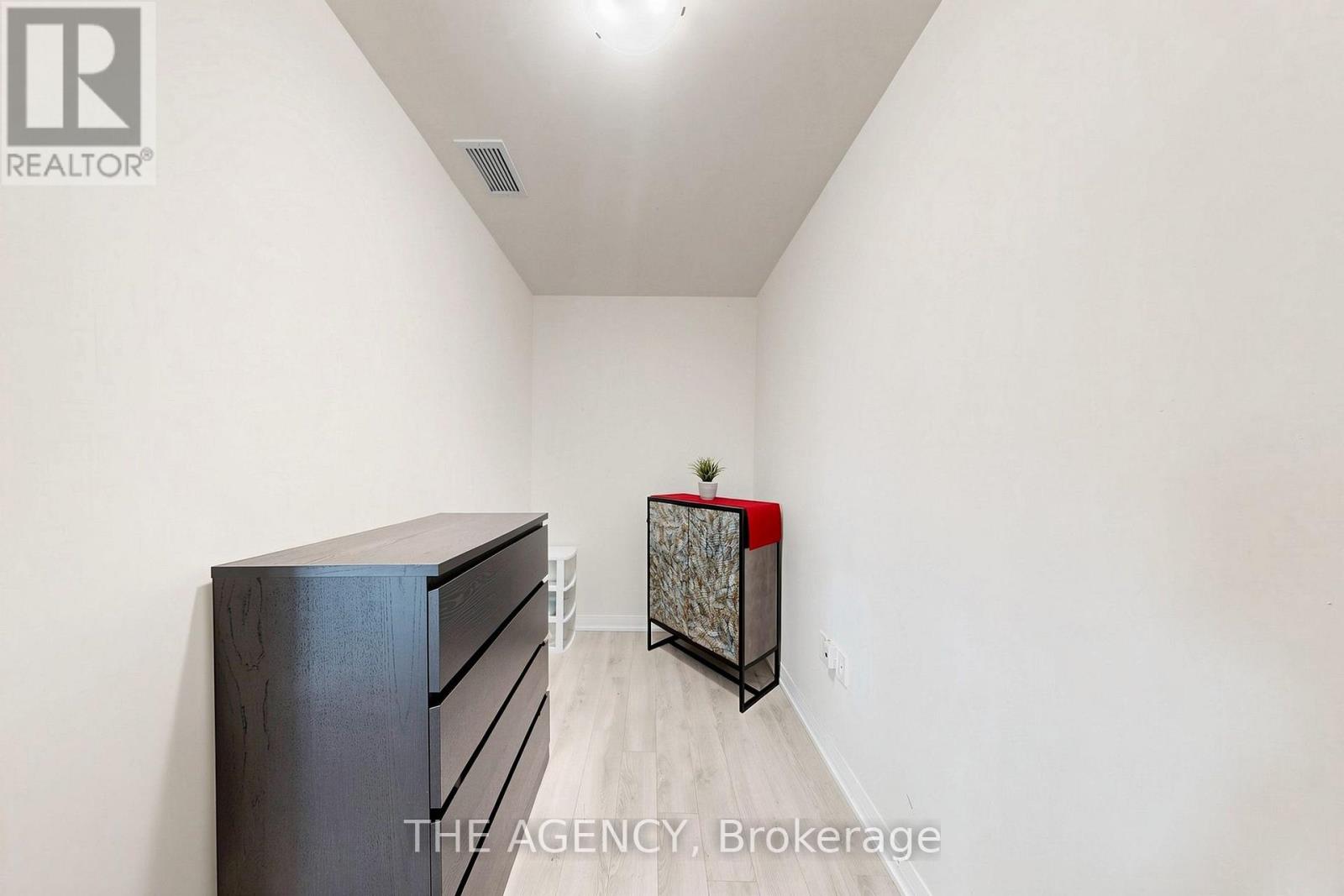 #1404 65 WATERGARDEN DRIVE - 23