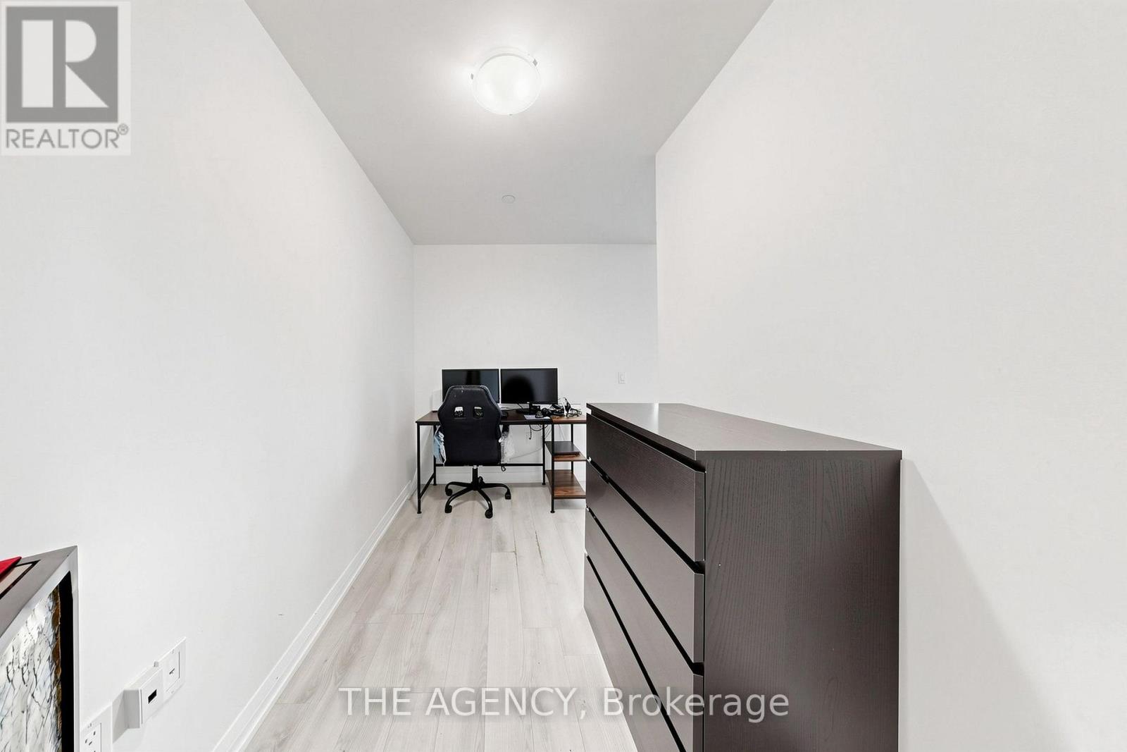 #1404 65 WATERGARDEN DRIVE - 24