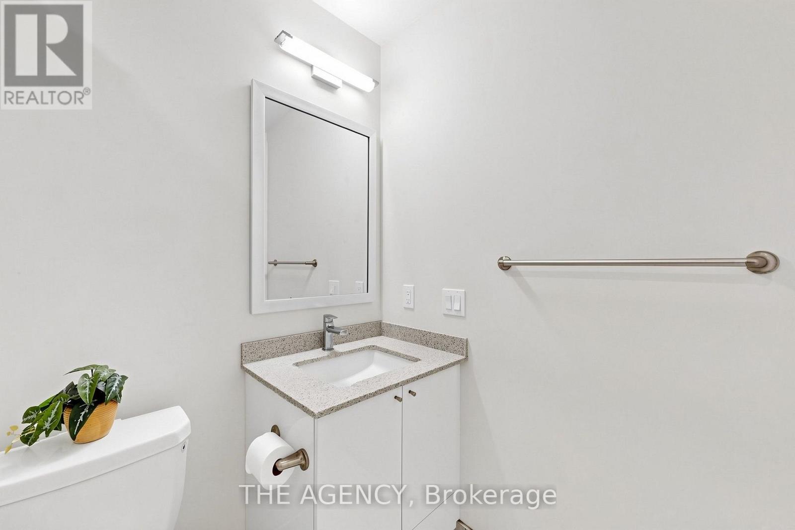#1404 65 WATERGARDEN DRIVE - 26