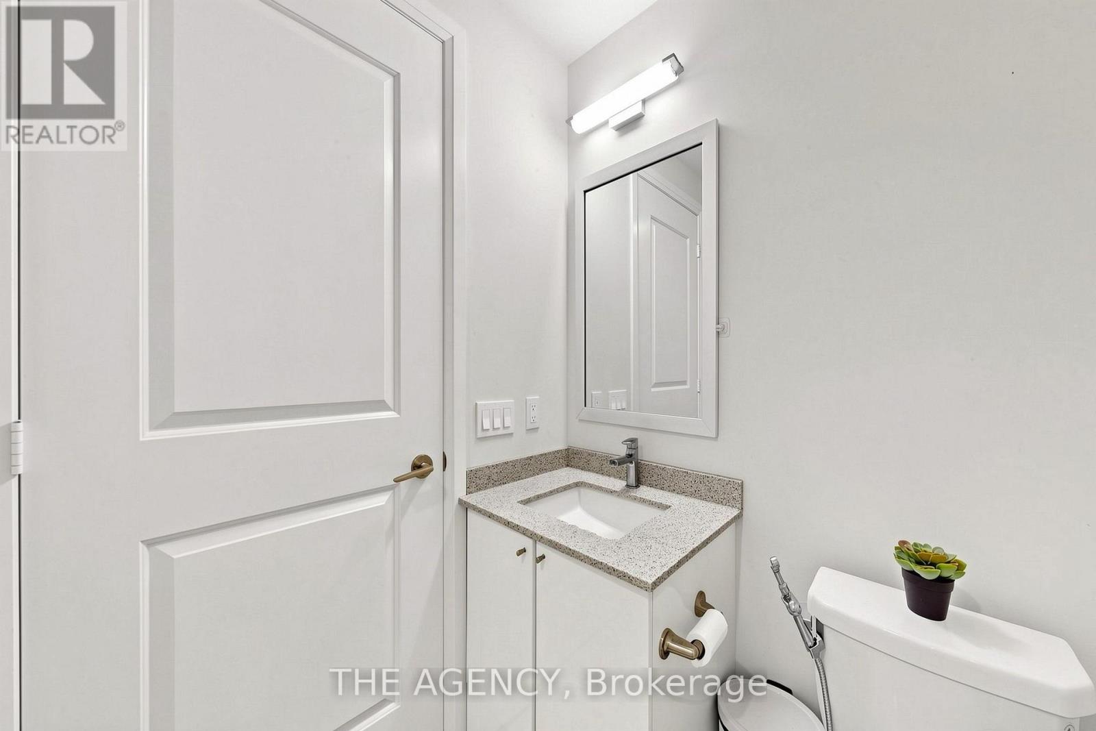 #1404 65 WATERGARDEN DRIVE - 27