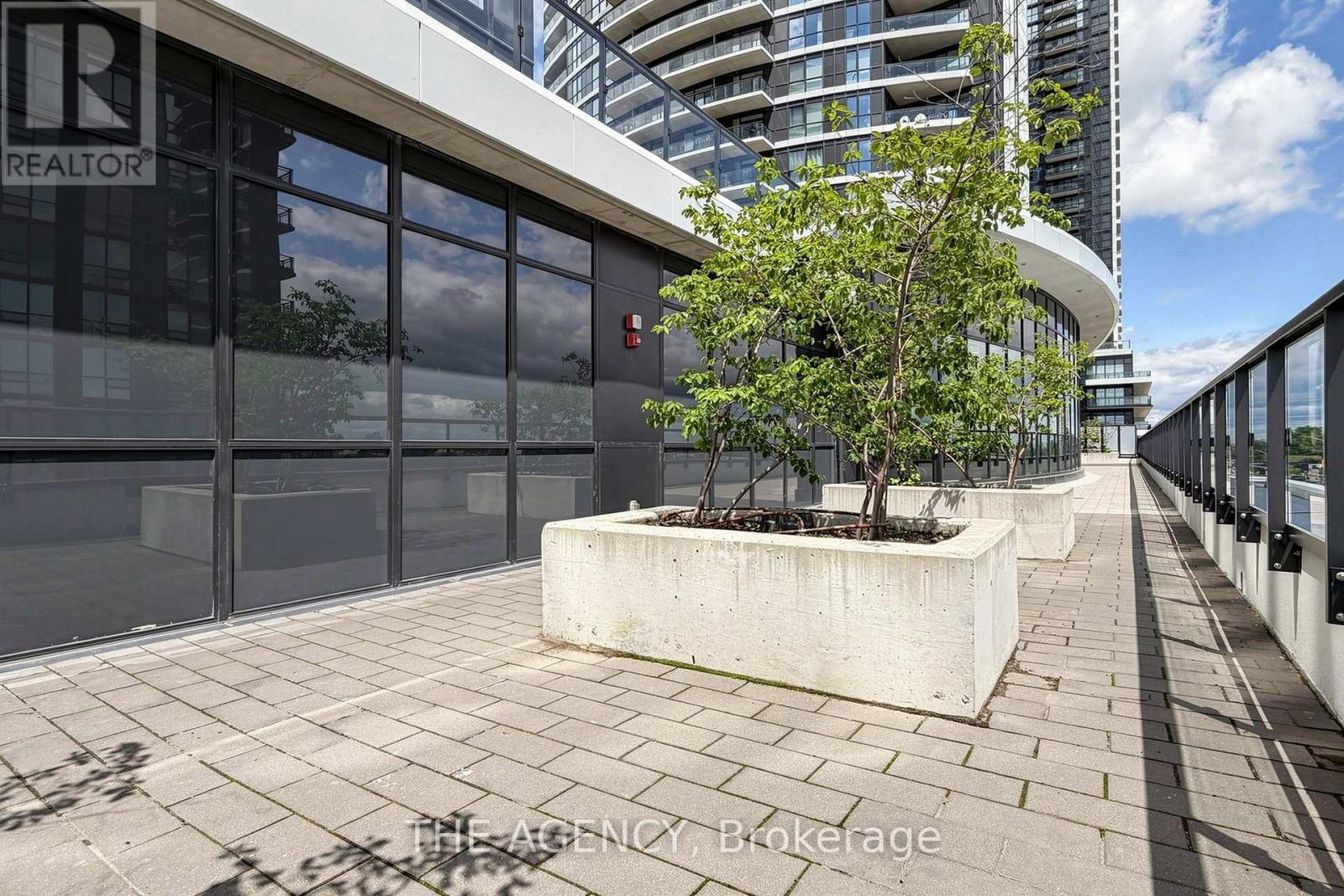 #1404 65 WATERGARDEN DRIVE - 34